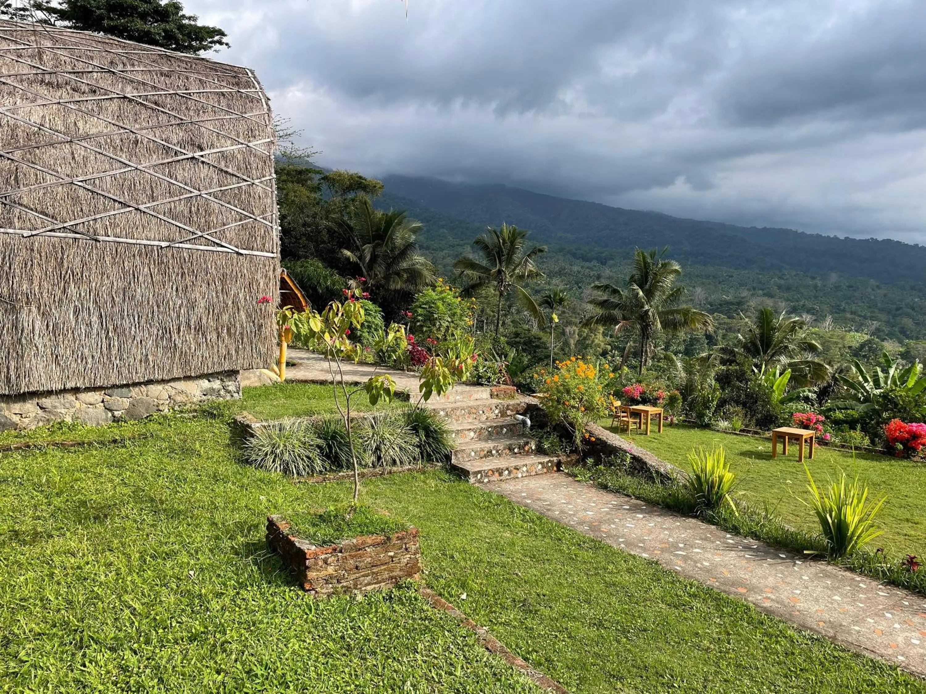 Garden view in Villa Bambu Rinjani & Restaurant