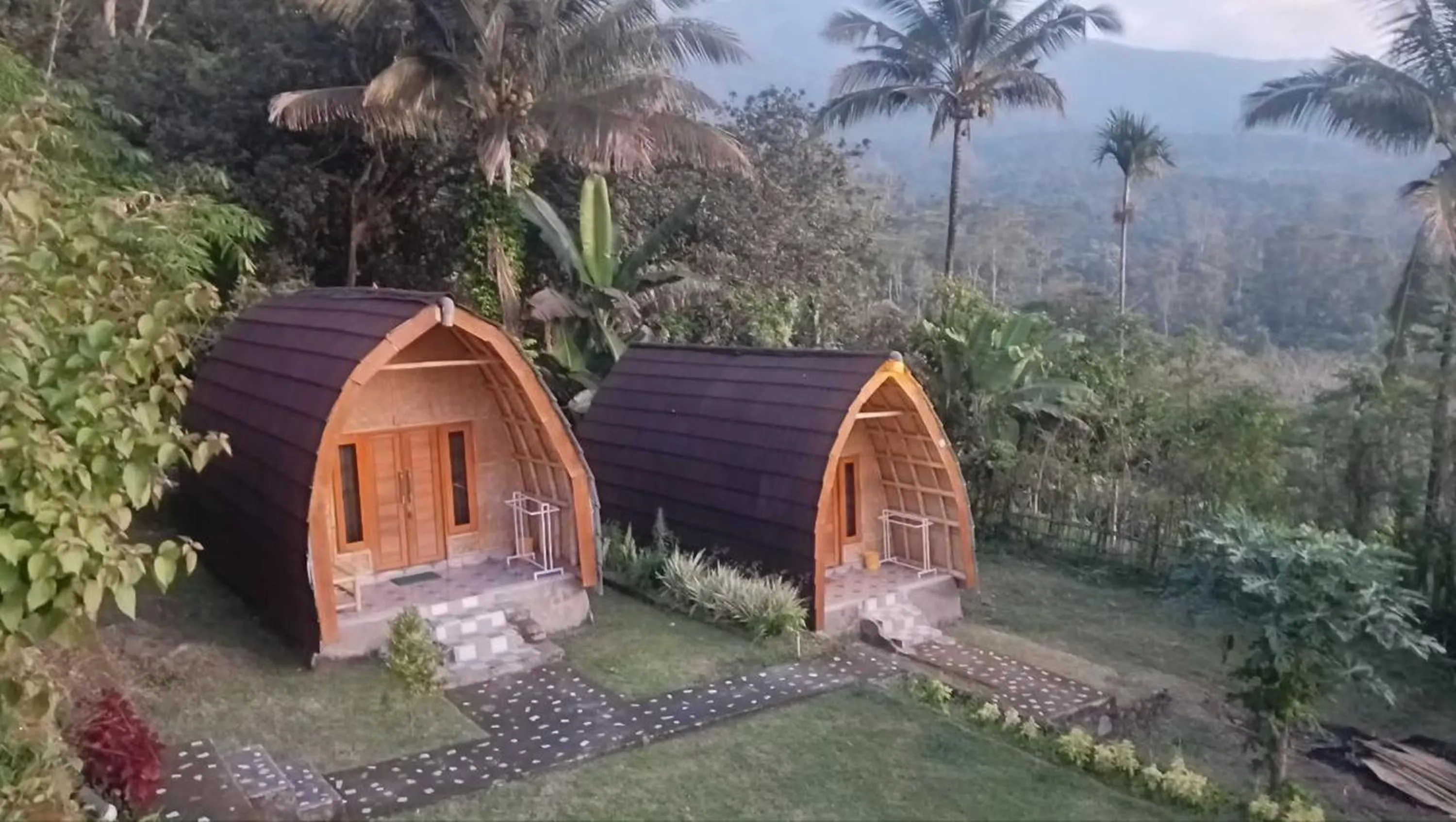Property building in Villa Bambu Rinjani & Restaurant