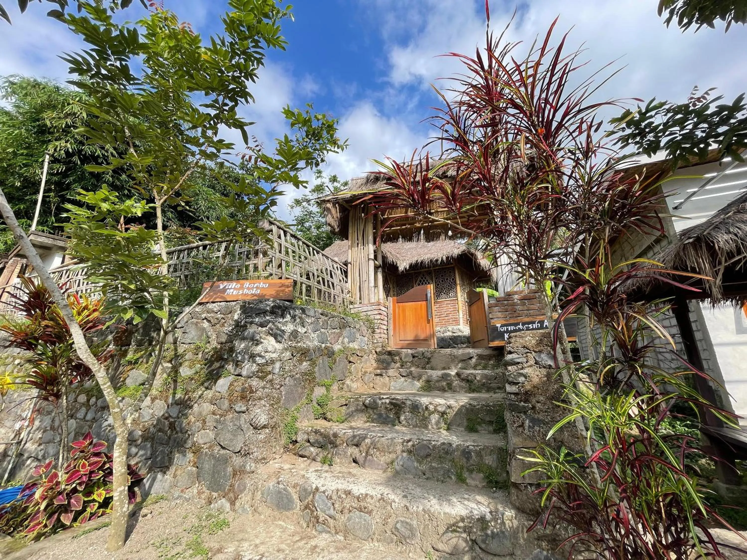 Property building in Villa Bambu Rinjani & Restaurant
