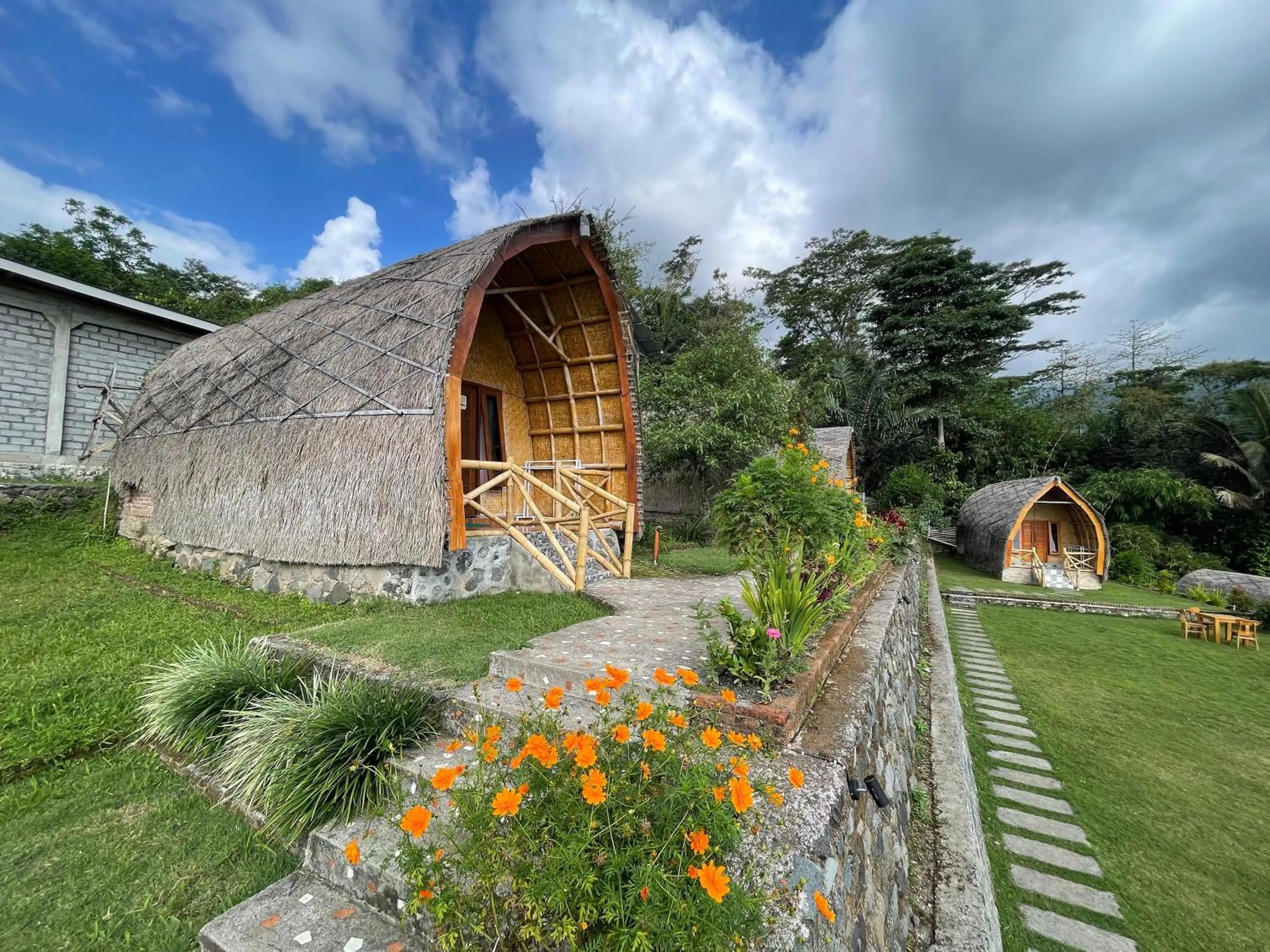 Property building in Villa Bambu Rinjani & Restaurant