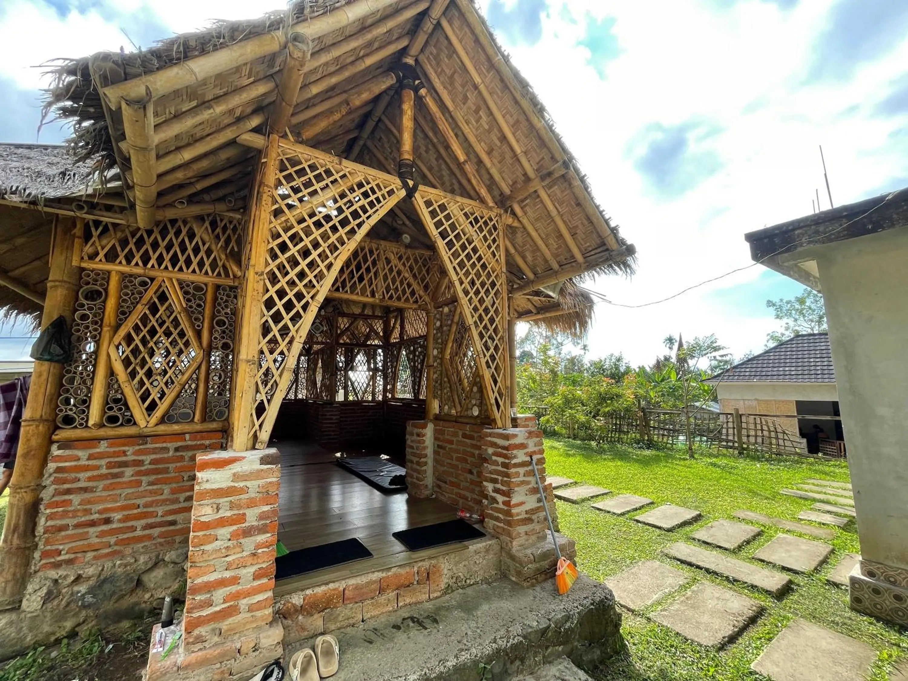 Property building in Villa Bambu Rinjani & Restaurant