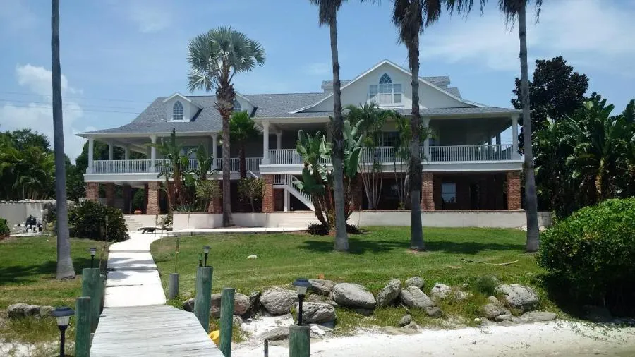 Pineda Palms Estate, 4 BR for 13 guests, heated pool