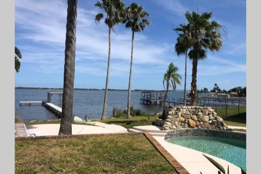 Pineda Palms Estate, 4 BR for 13 guests, heated pool
