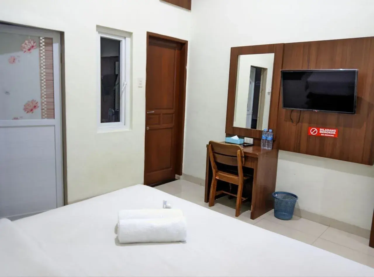 Bedroom, Bed in Teratai Residence RedPartner Bedroom, Bed in Teratai Residence RedPartner