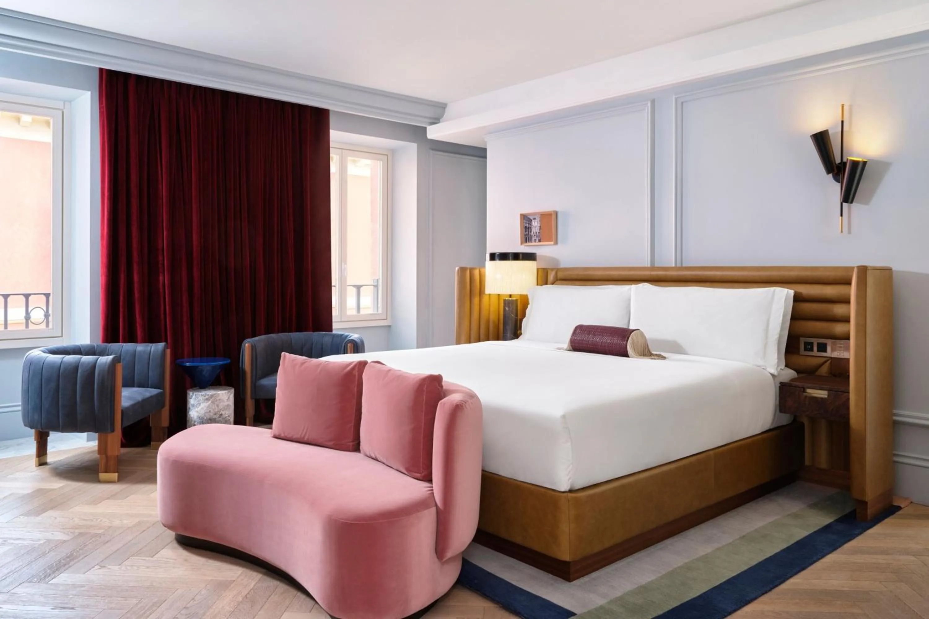 Photo of the whole room, Bed in W Rome