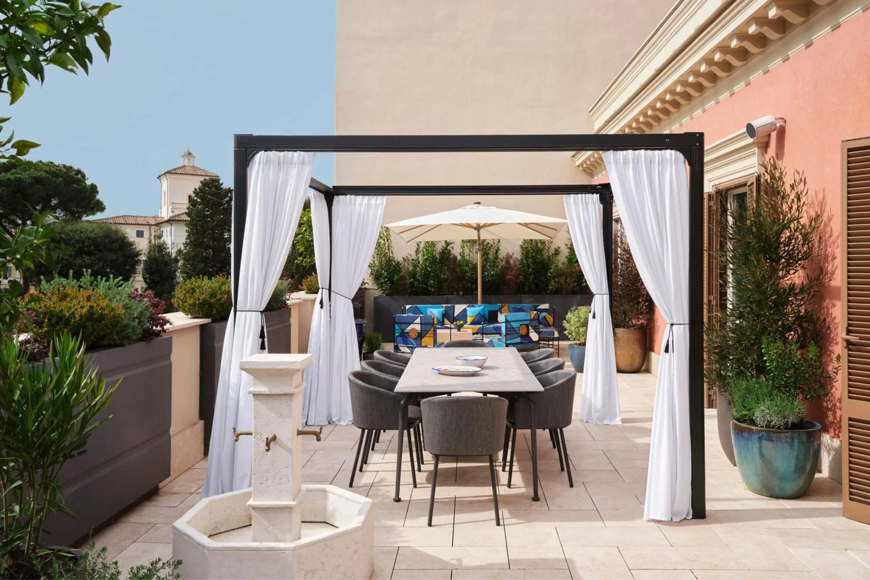 Photo of the whole room in W Rome