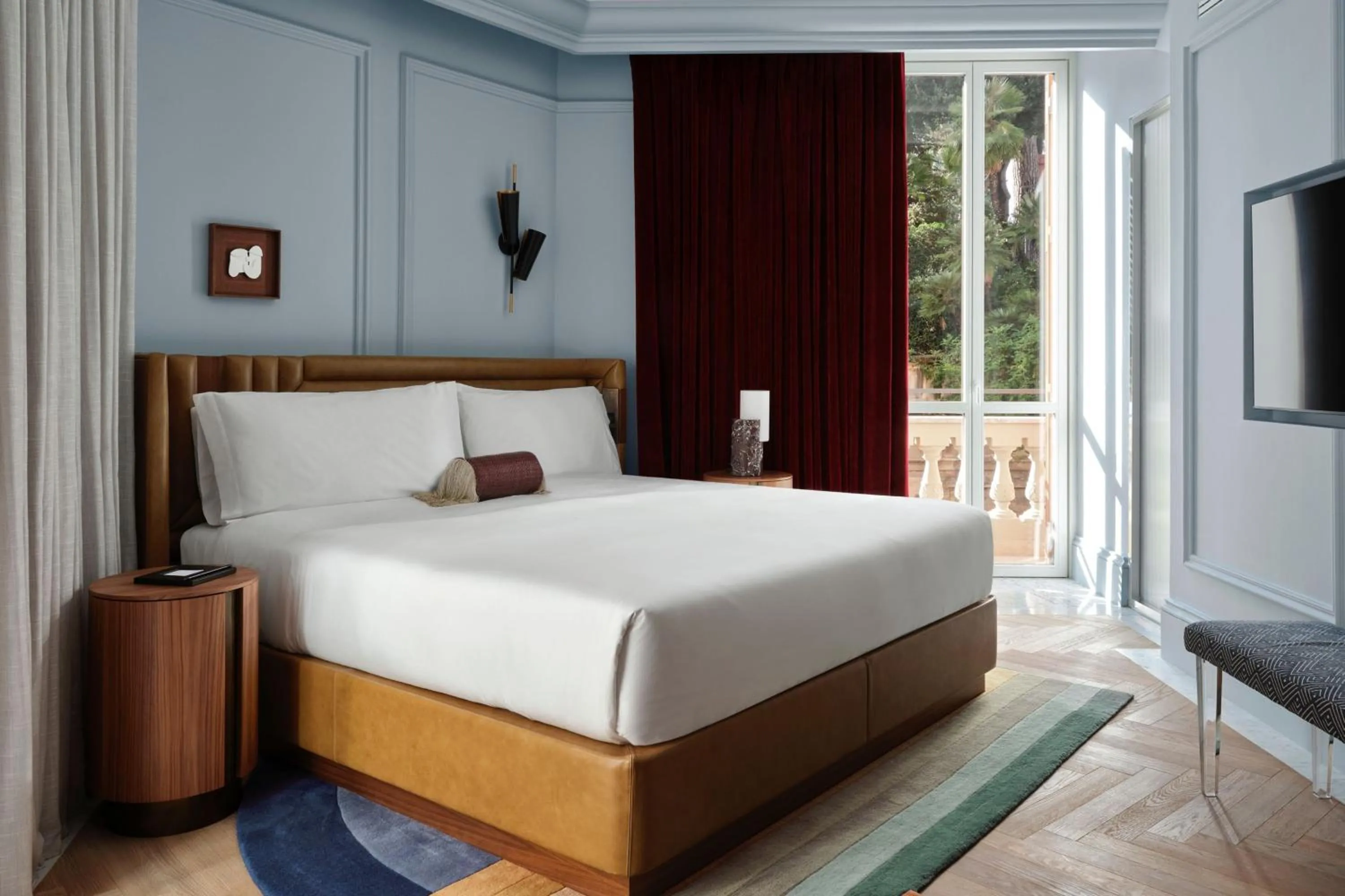 Photo of the whole room, Bed in W Rome