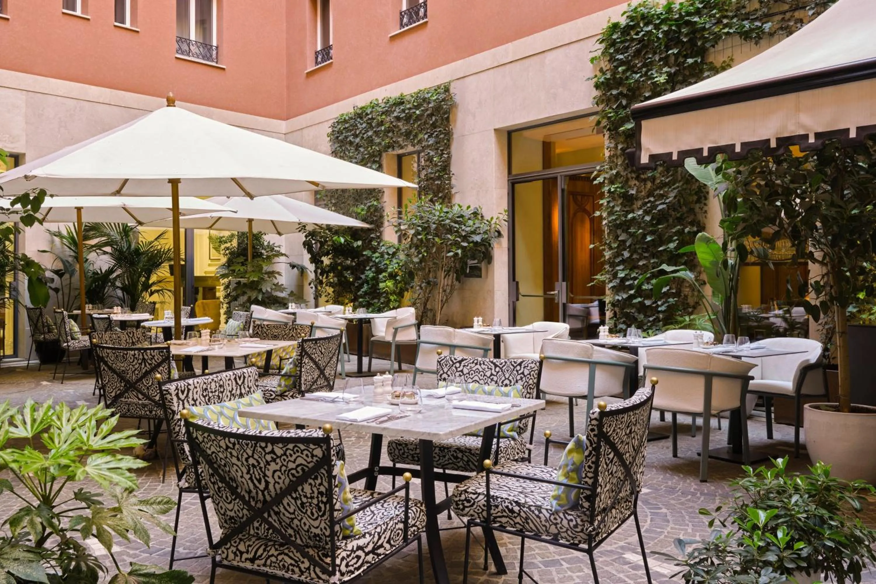 Restaurant/places to eat in W Rome