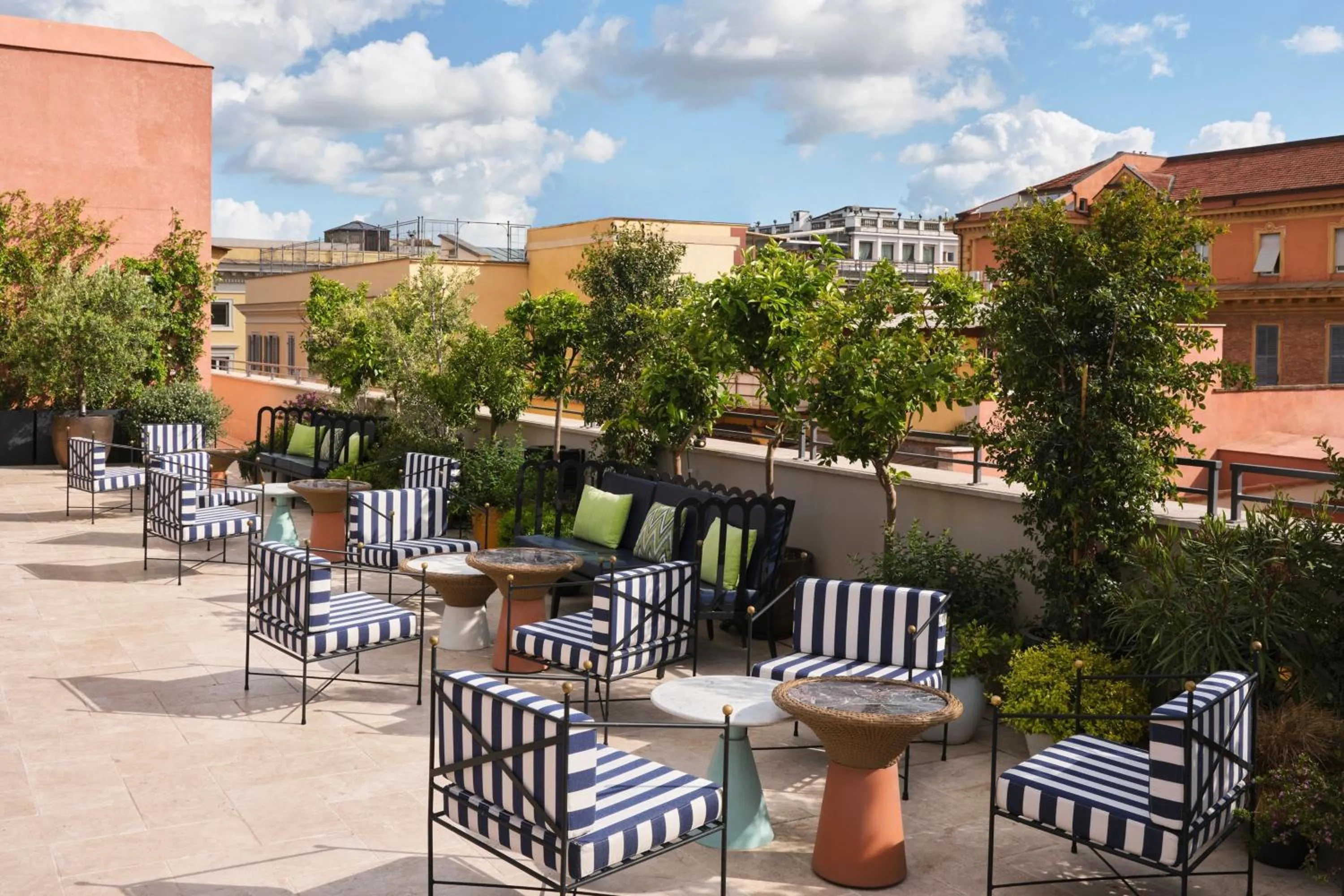 Restaurant/places to eat in W Rome