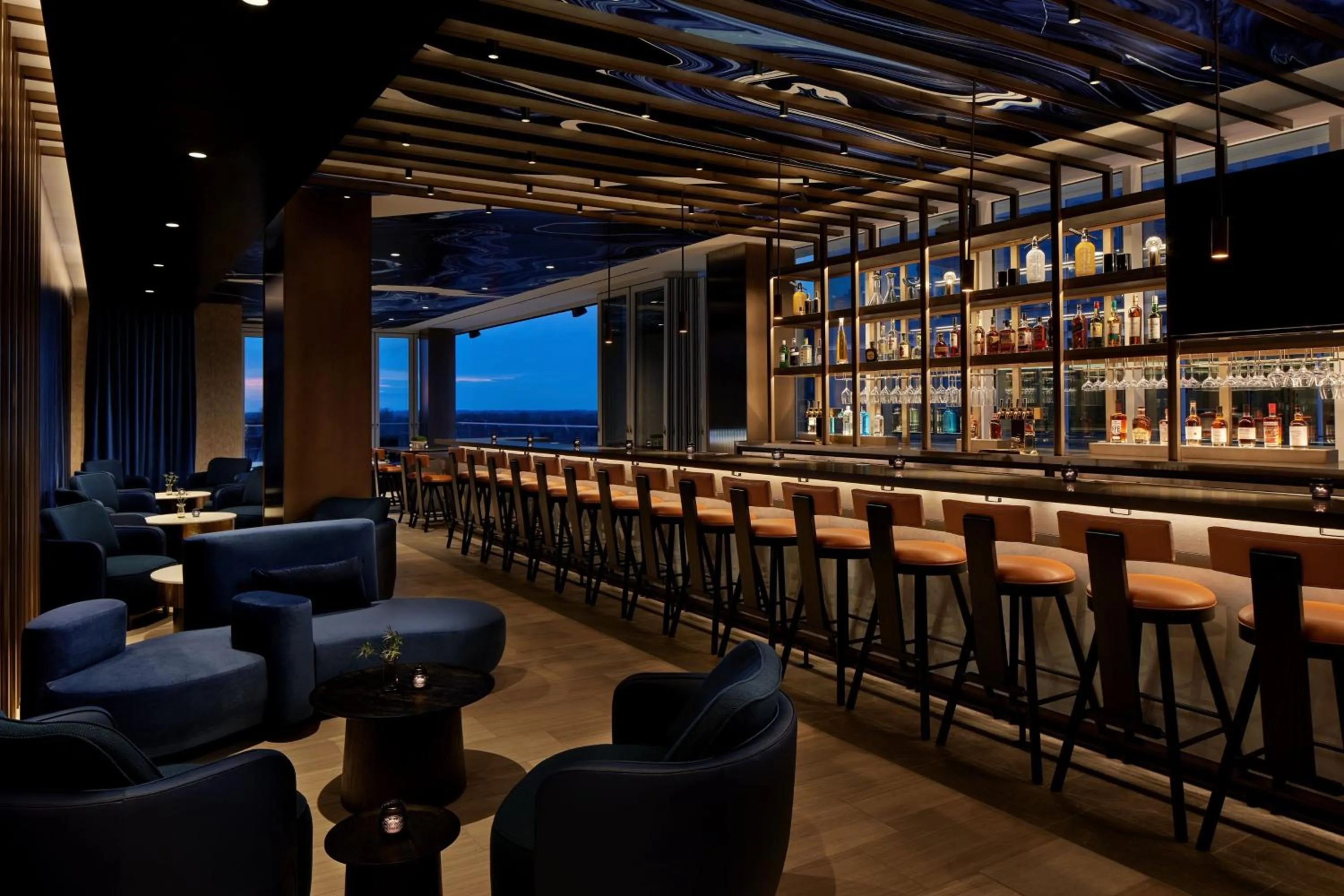 Lounge or bar in Marriott Bethesda Downtown at Marriott HQ