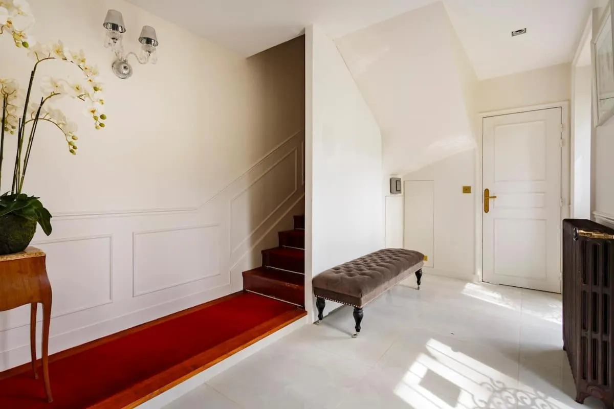 Decorative detail in Le Château d Hardricourt