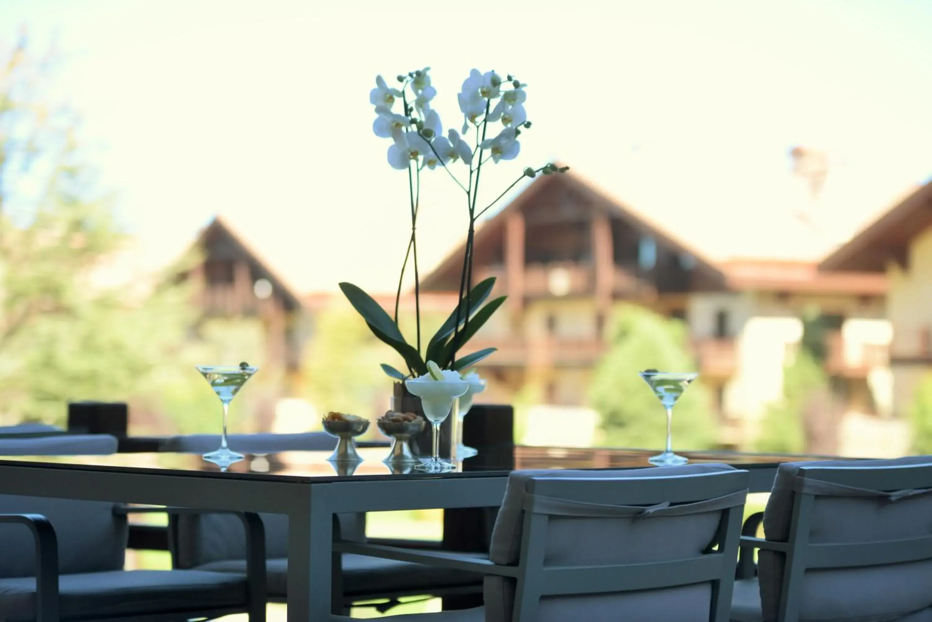 Lounge or bar in InterContinental Mzaar Lebanon Mountain Resort & Spa by IHG Lounge or bar in InterContinental Mzaar Lebanon Mountain Resort & Spa by IHG