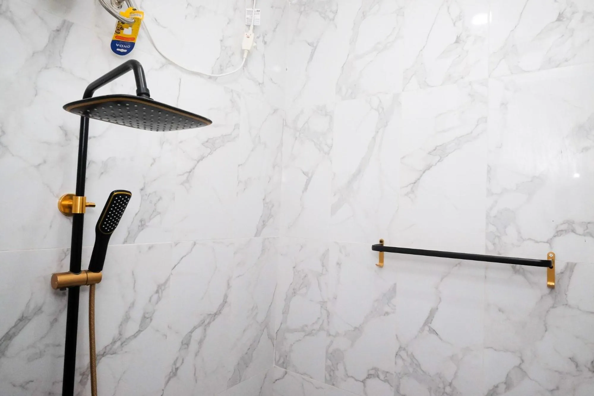 Shower in RedDoorz near Sleman City Hall Yogyakarta