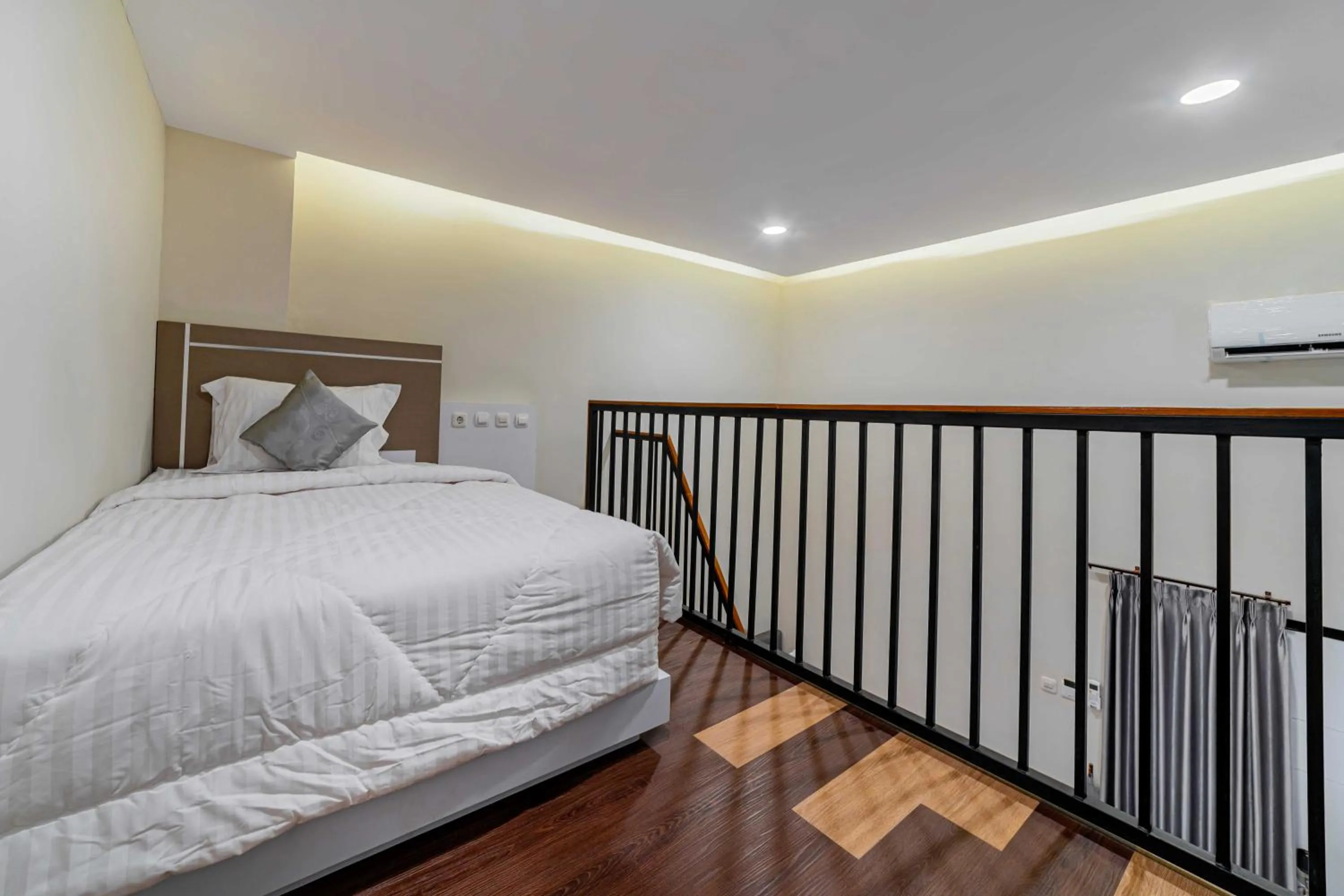 Bedroom, Bed in Tree Homestay Mitra RedDoorz