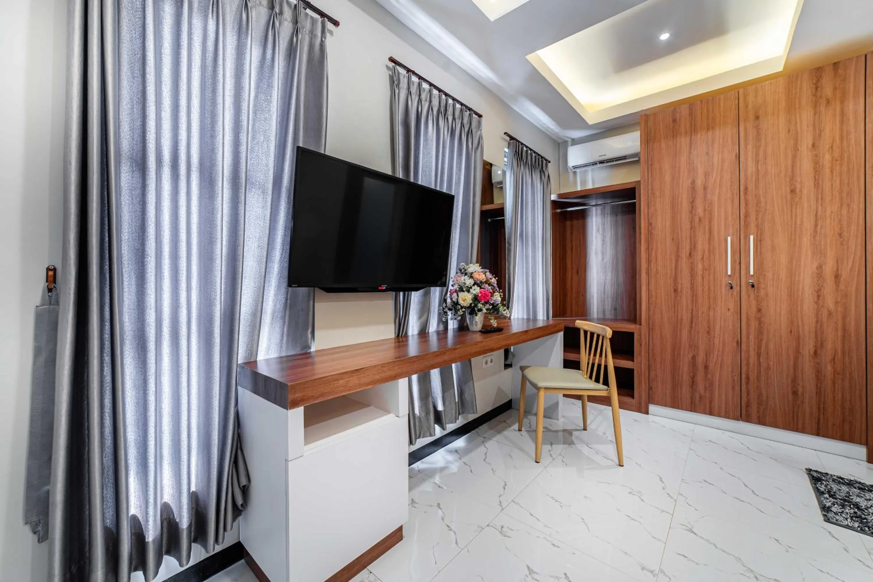 TV and multimedia in Tree Homestay Mitra RedDoorz