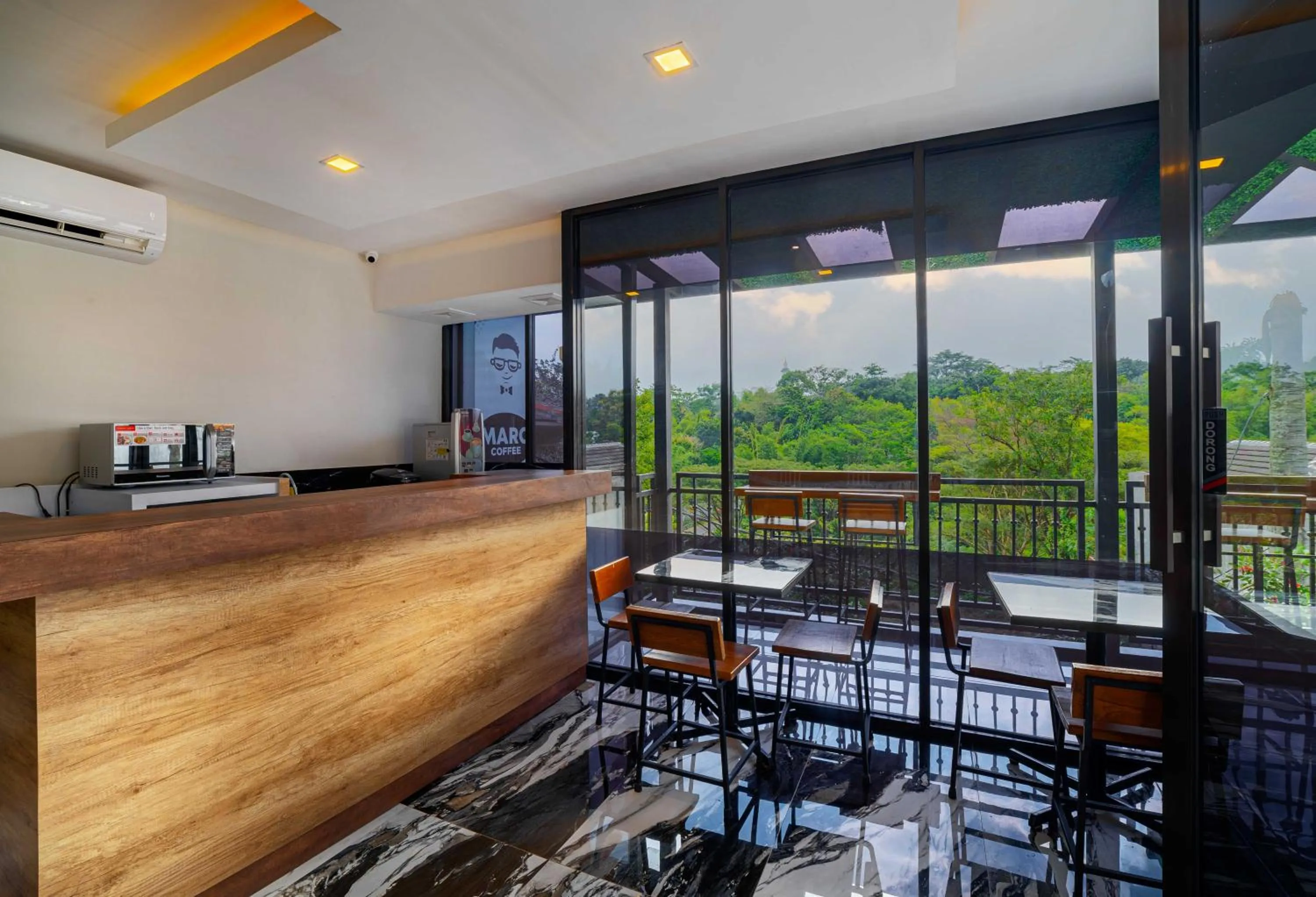 Restaurant/places to eat in Tree Homestay Mitra RedDoorz