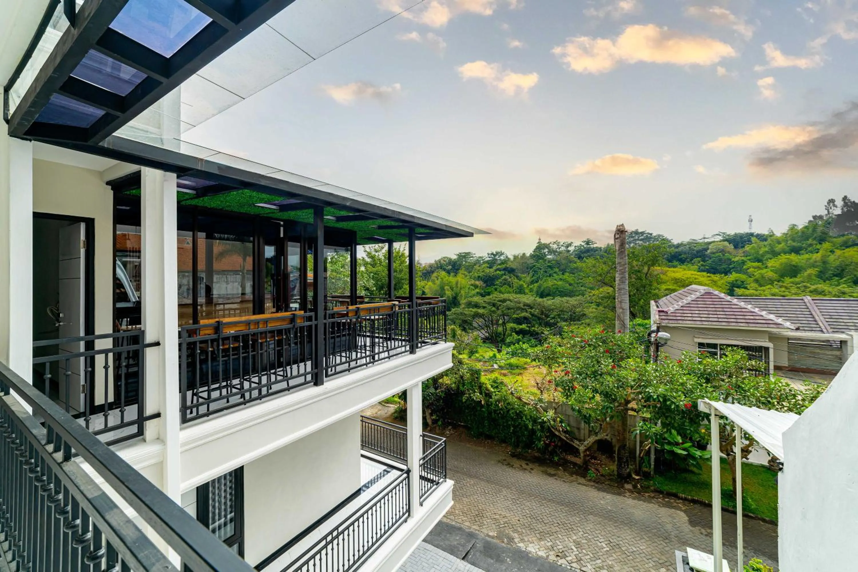 Balcony/Terrace in Tree Homestay Mitra RedDoorz