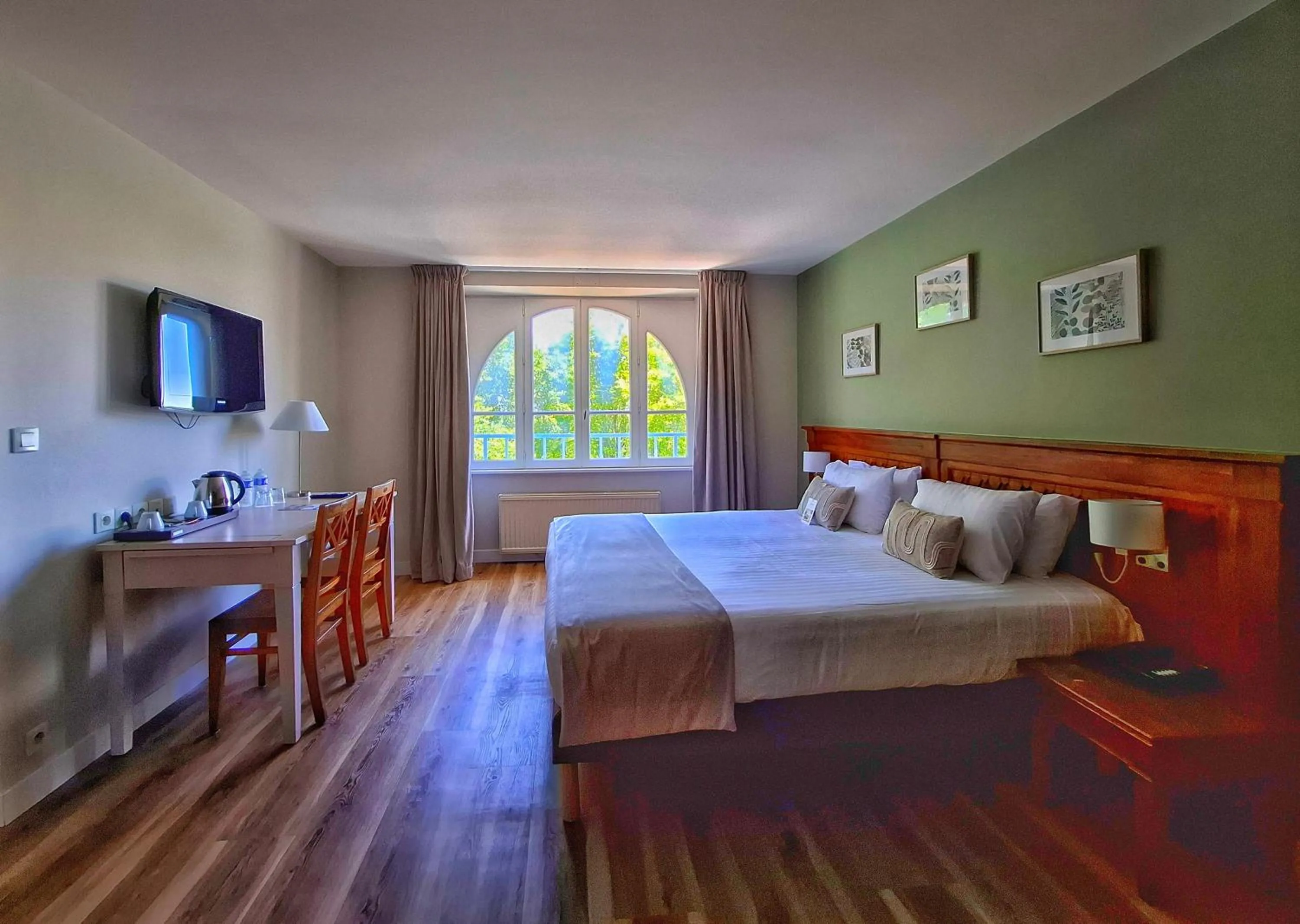 Bedroom, Bed in Hotel Restaurant Spa du Tumulus Carnac