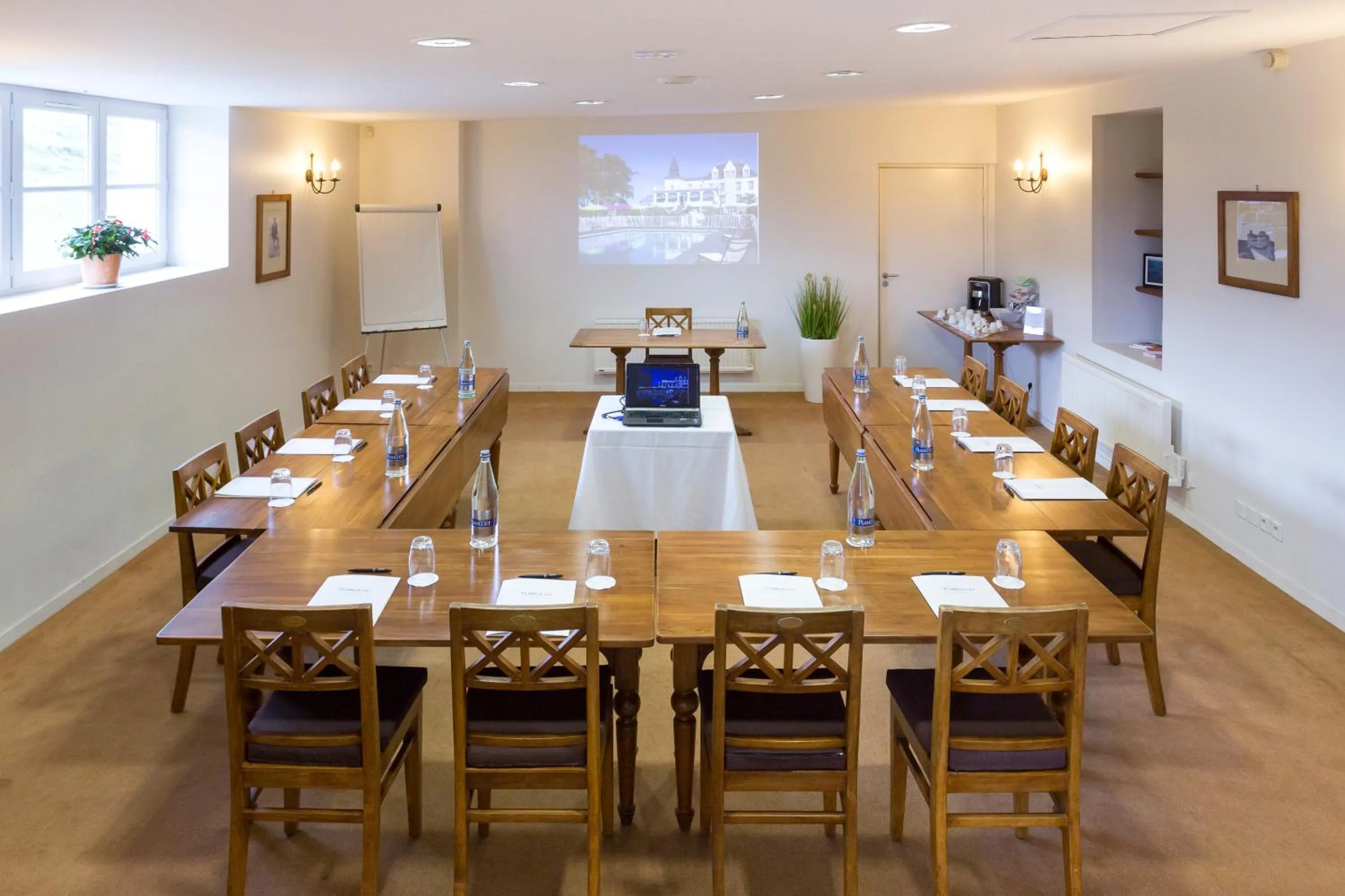 People in Hotel Restaurant Spa du Tumulus Carnac