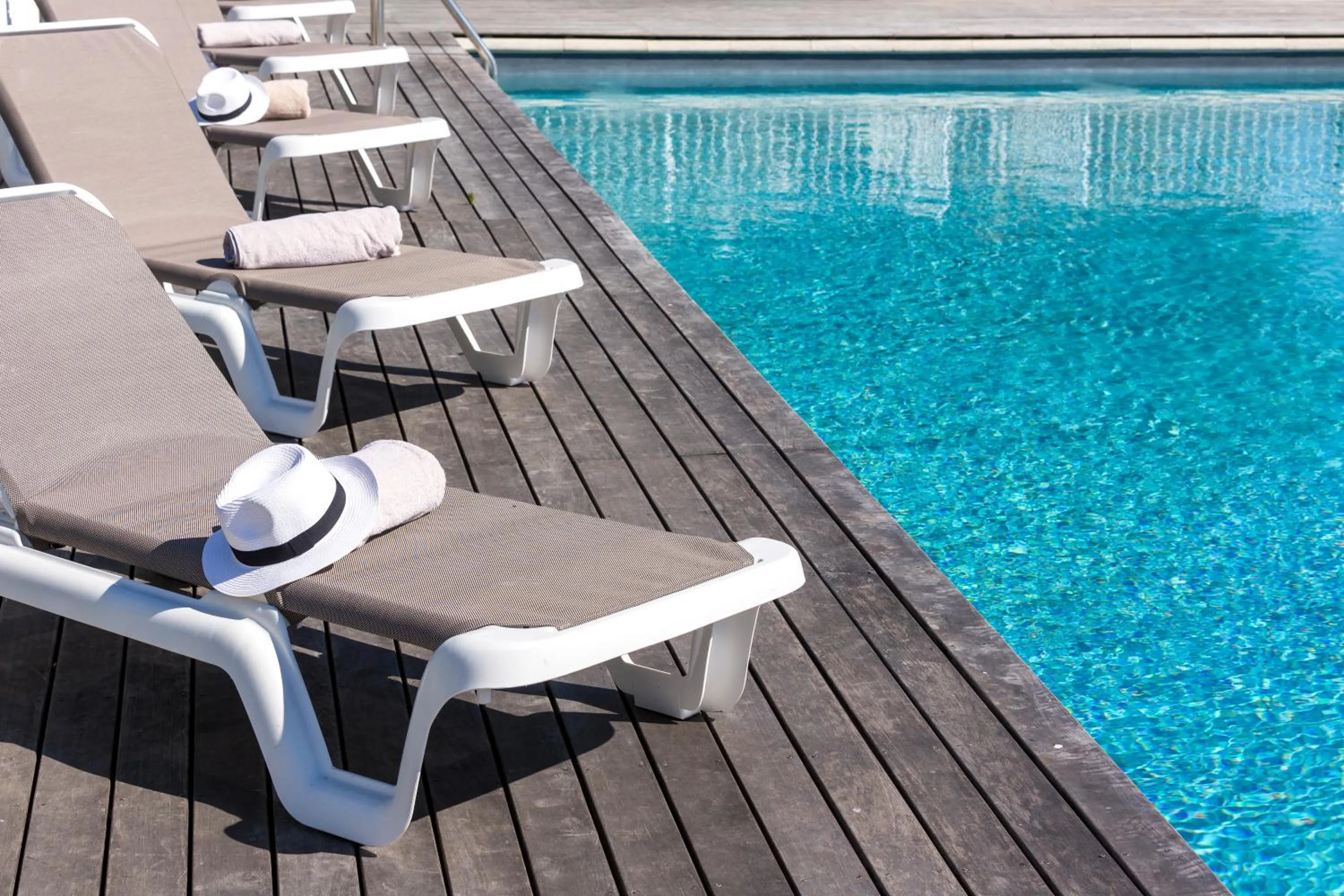 Swimming pool in Hotel Restaurant Spa du Tumulus Carnac