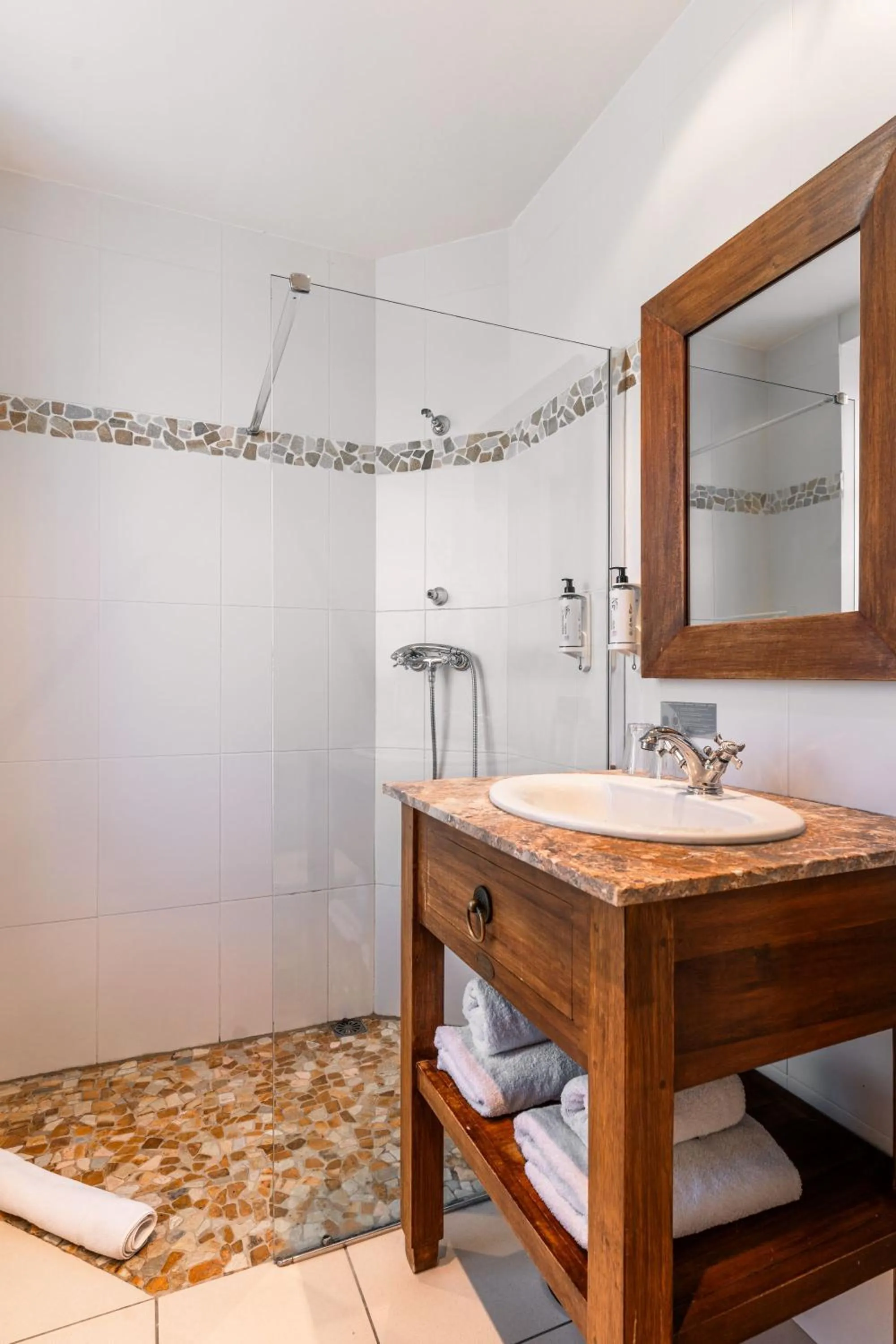 Shower in Hotel Restaurant Spa du Tumulus Carnac