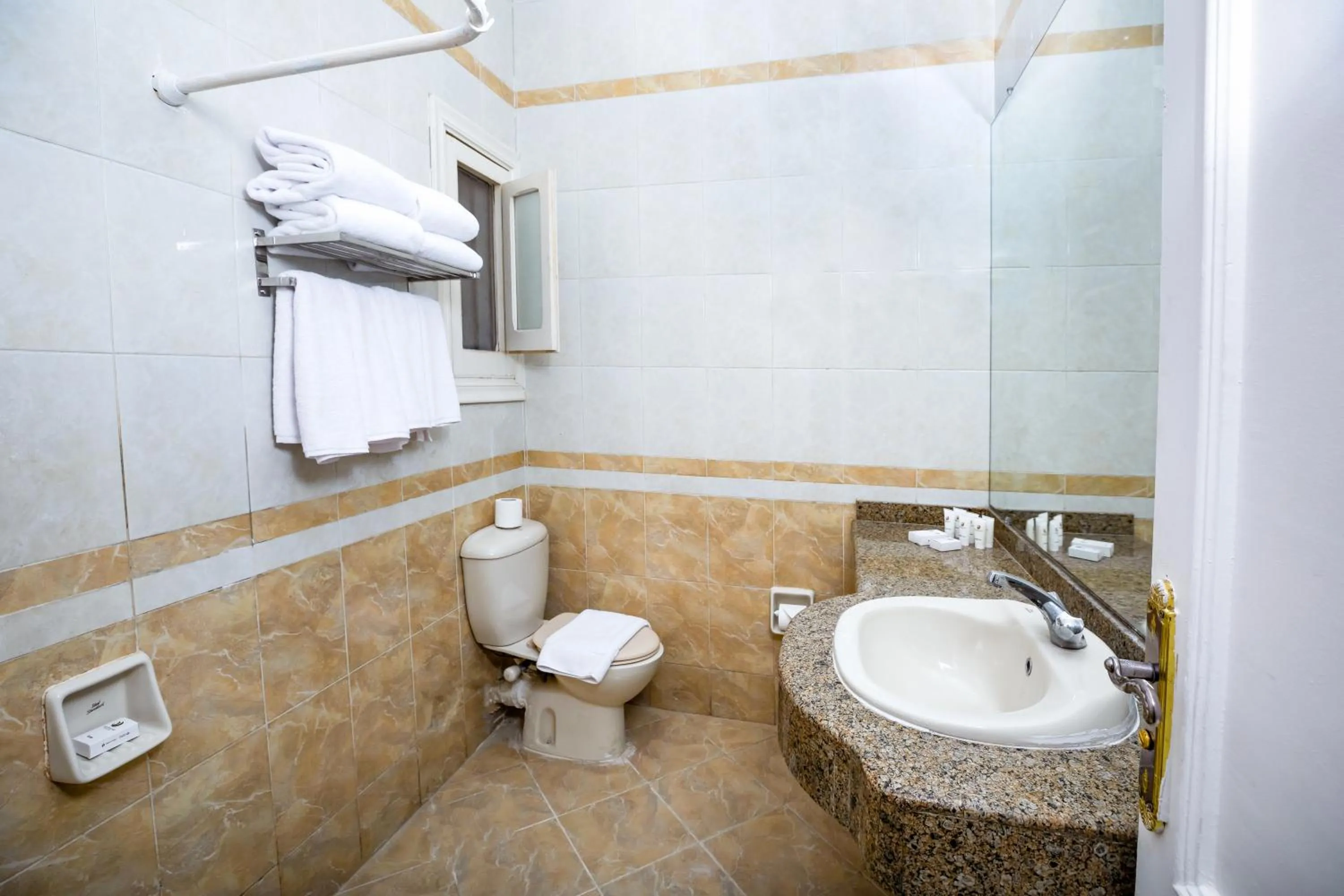 Golden Lake Marina Hotel