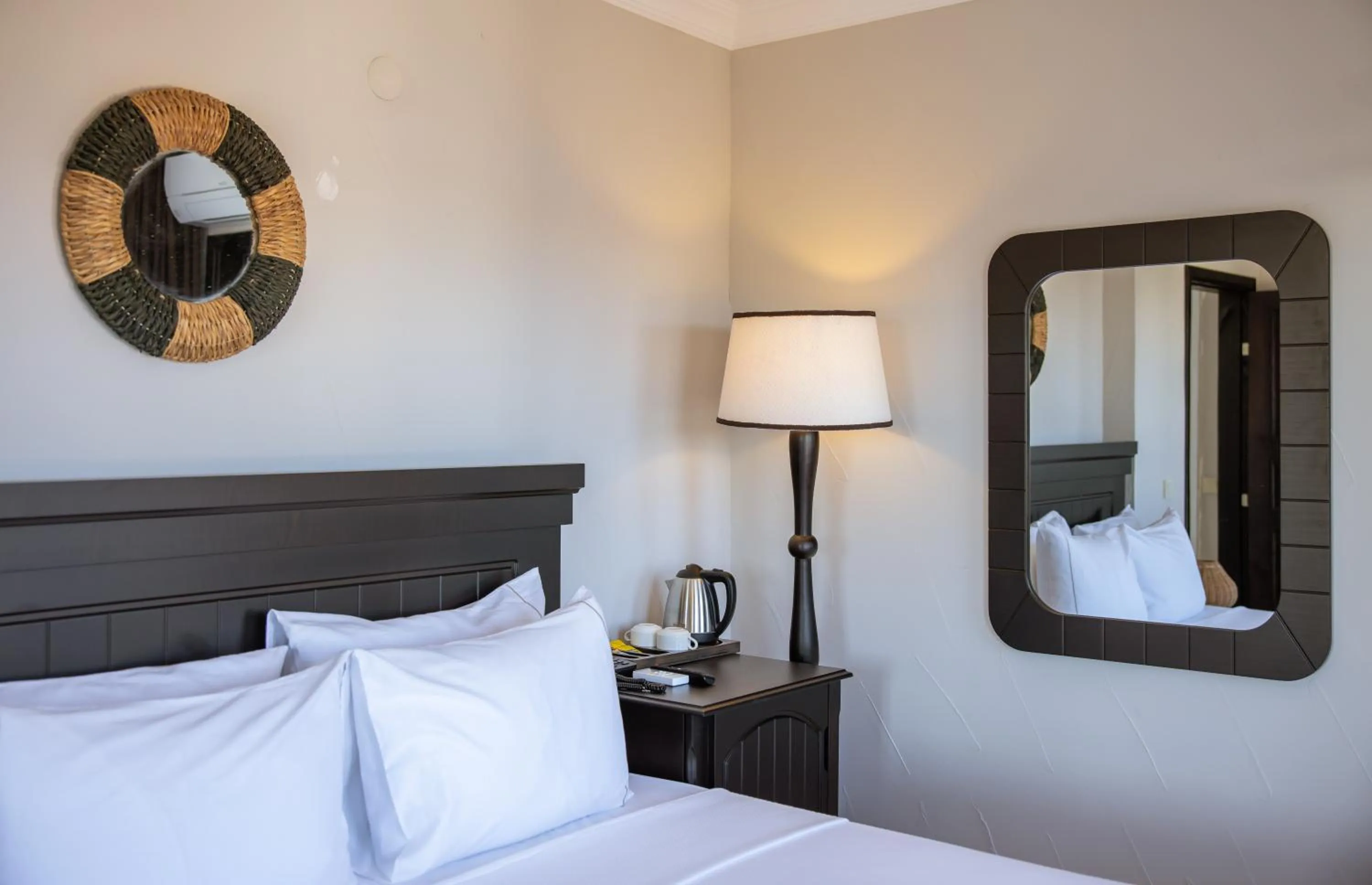 Photo of the whole room, Bed in Hill House Adult Only