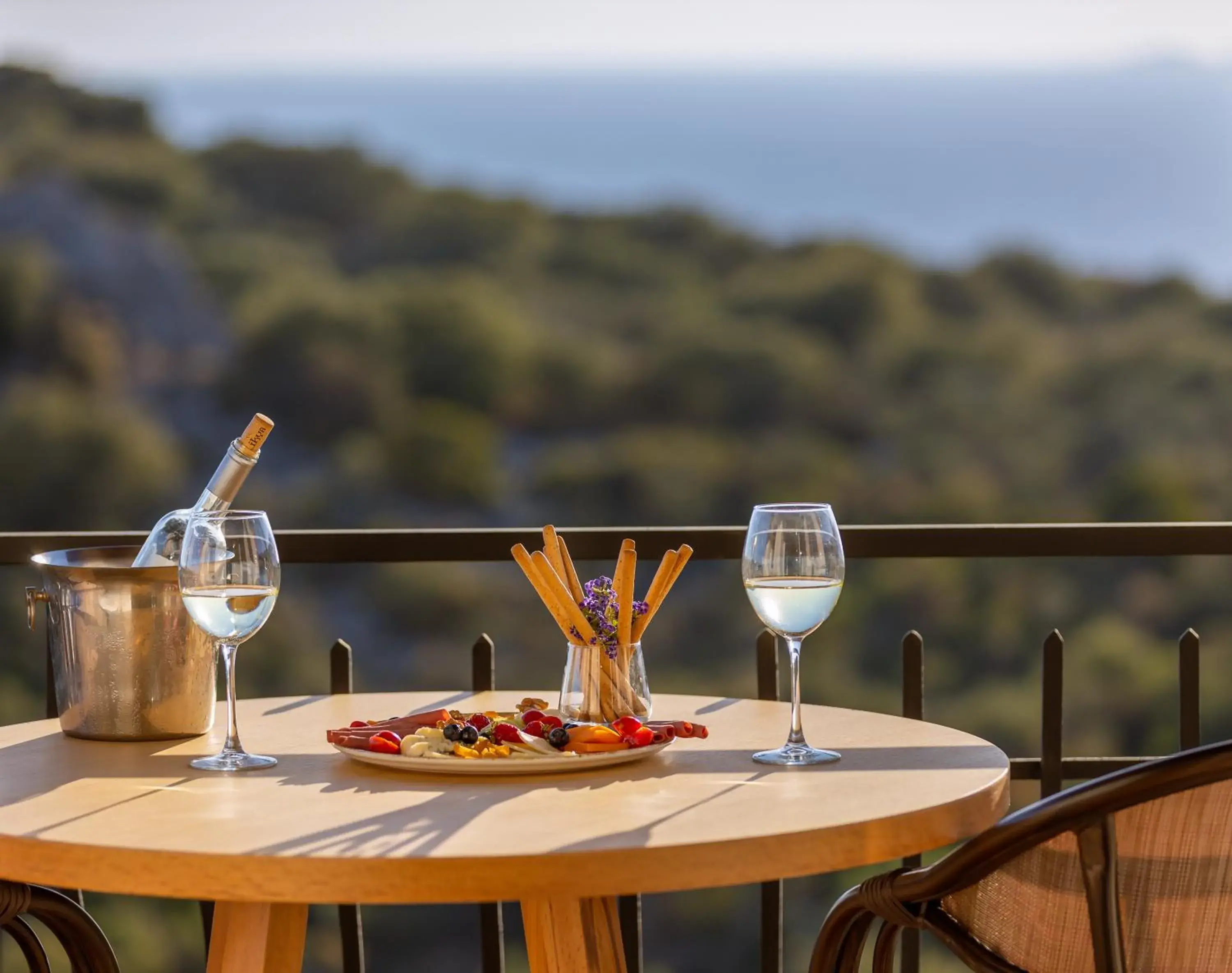 Food and drinks in Hill House Adult Only Food and drinks in Hill House Adult Only