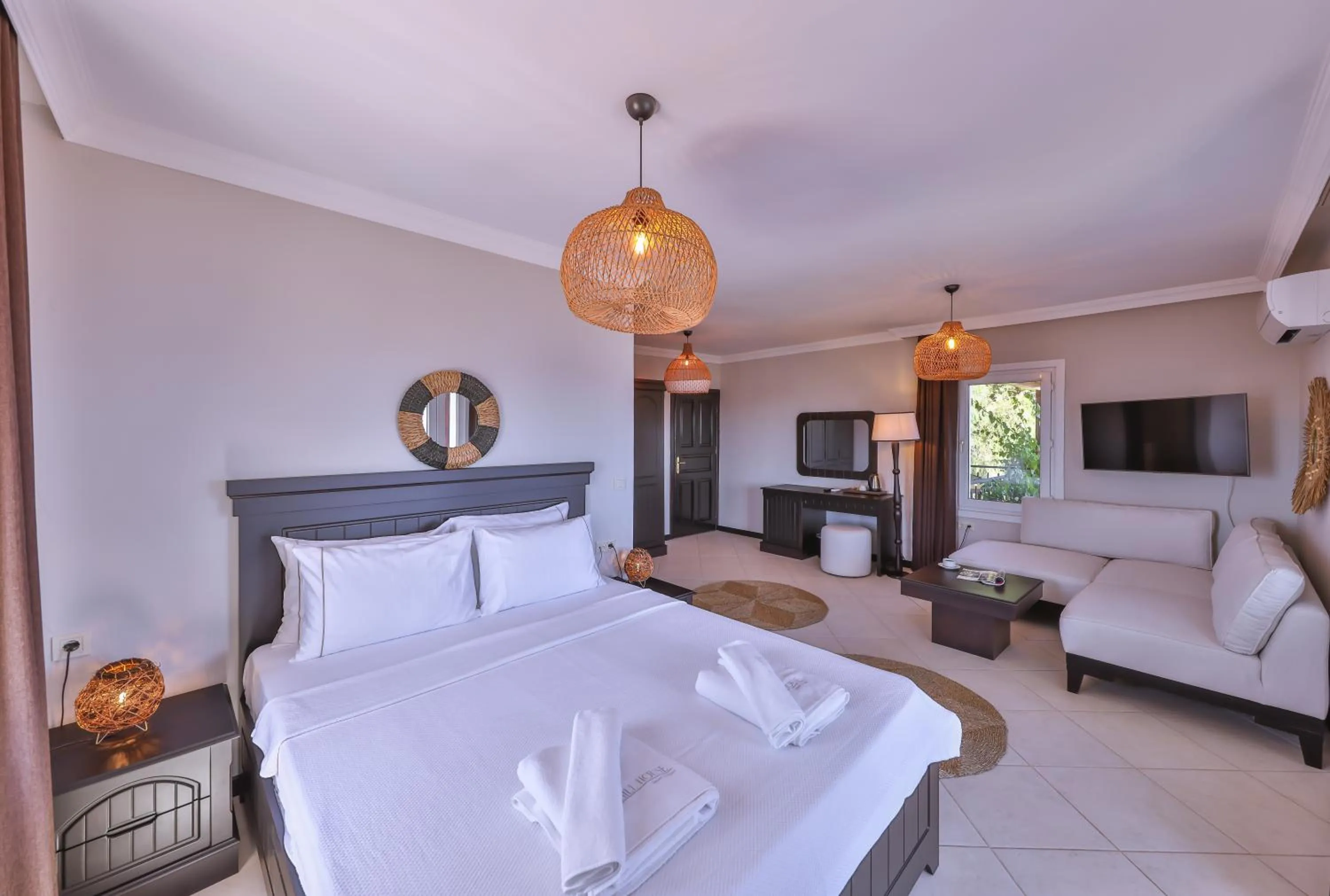 Photo of the whole room, Bed in Hill House Adult Only