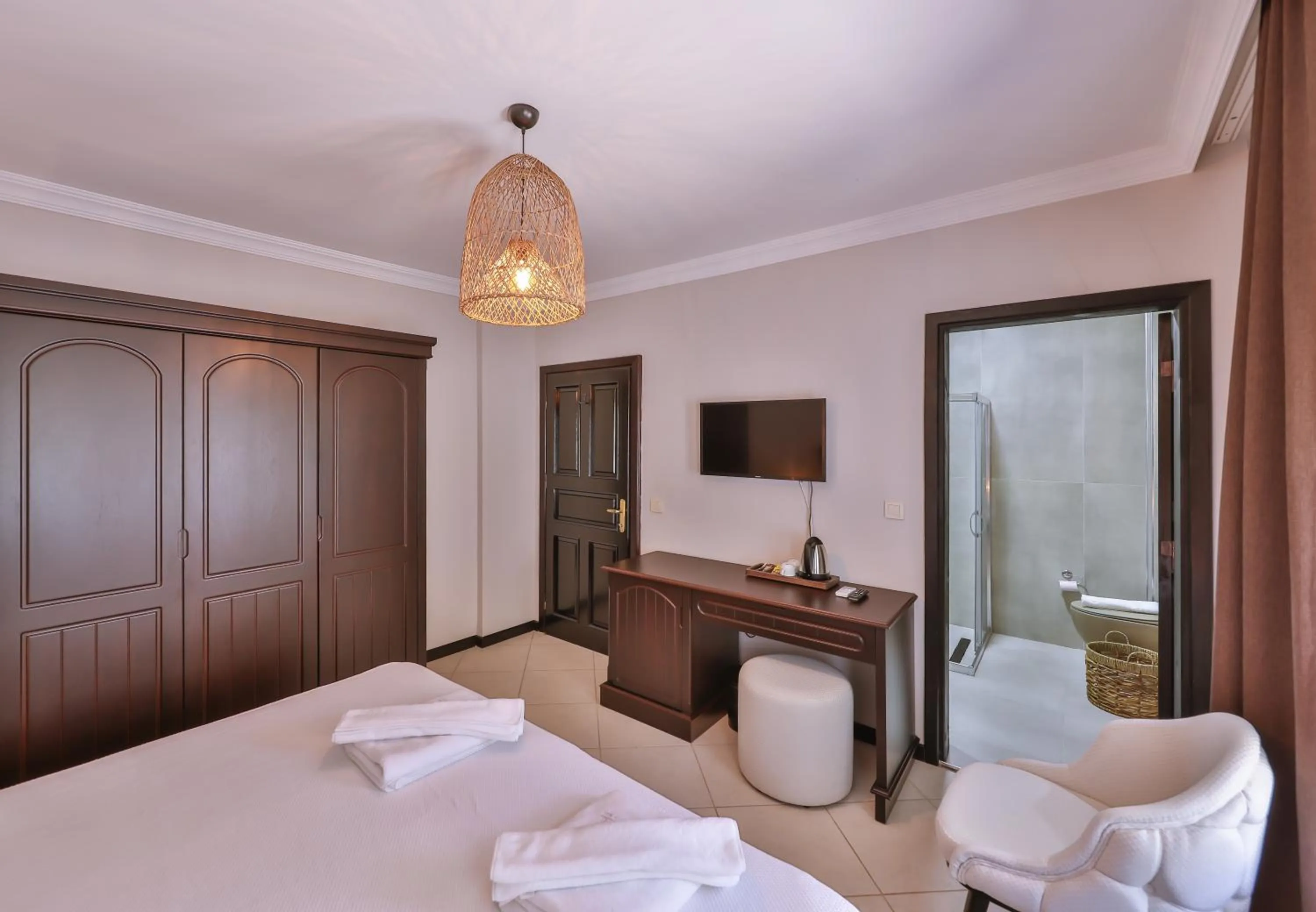 Photo of the whole room, Bed in Hill House Adult Only