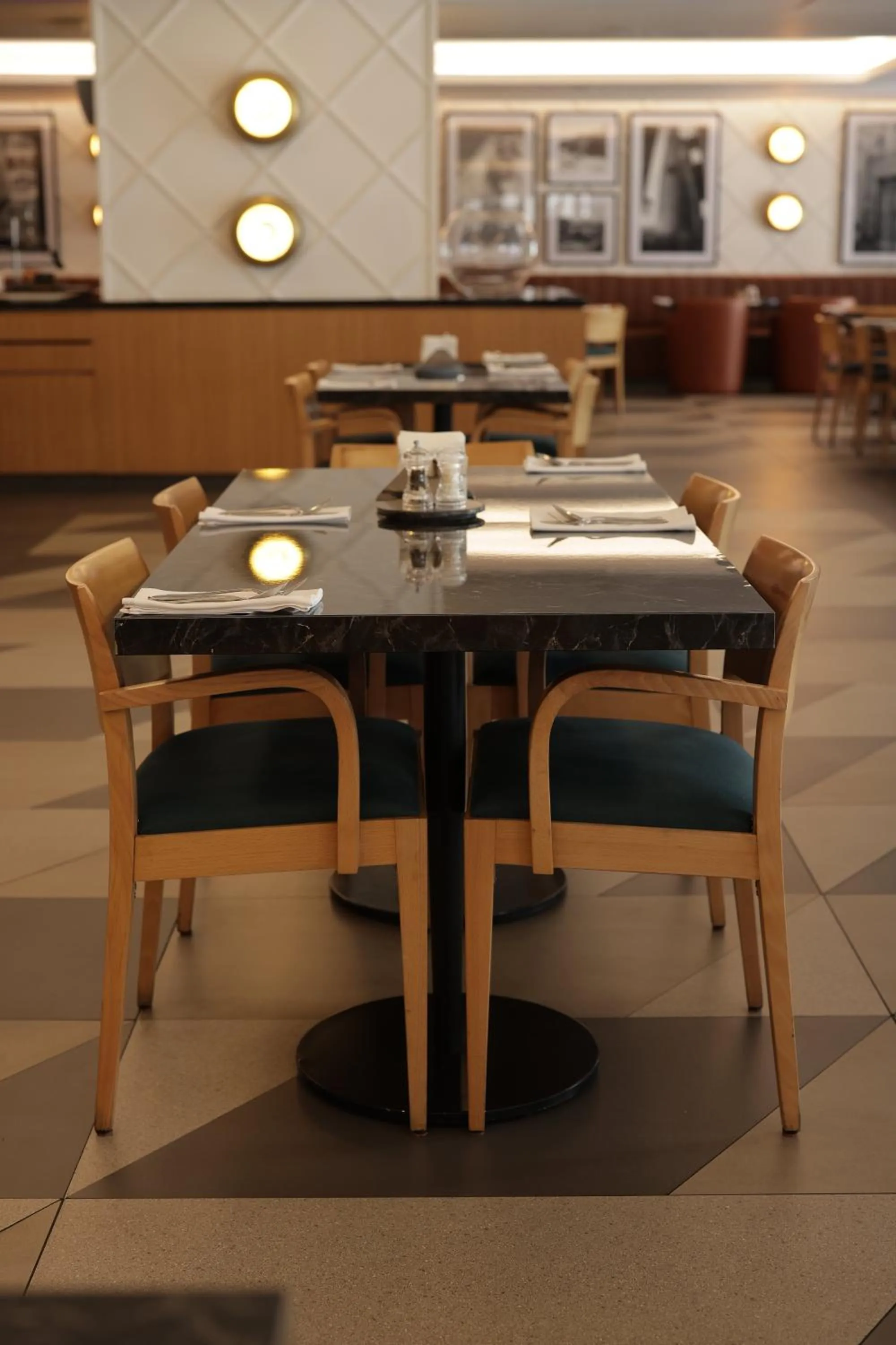 Restaurant/places to eat in Radisson Blu Hotel, Beirut Verdun