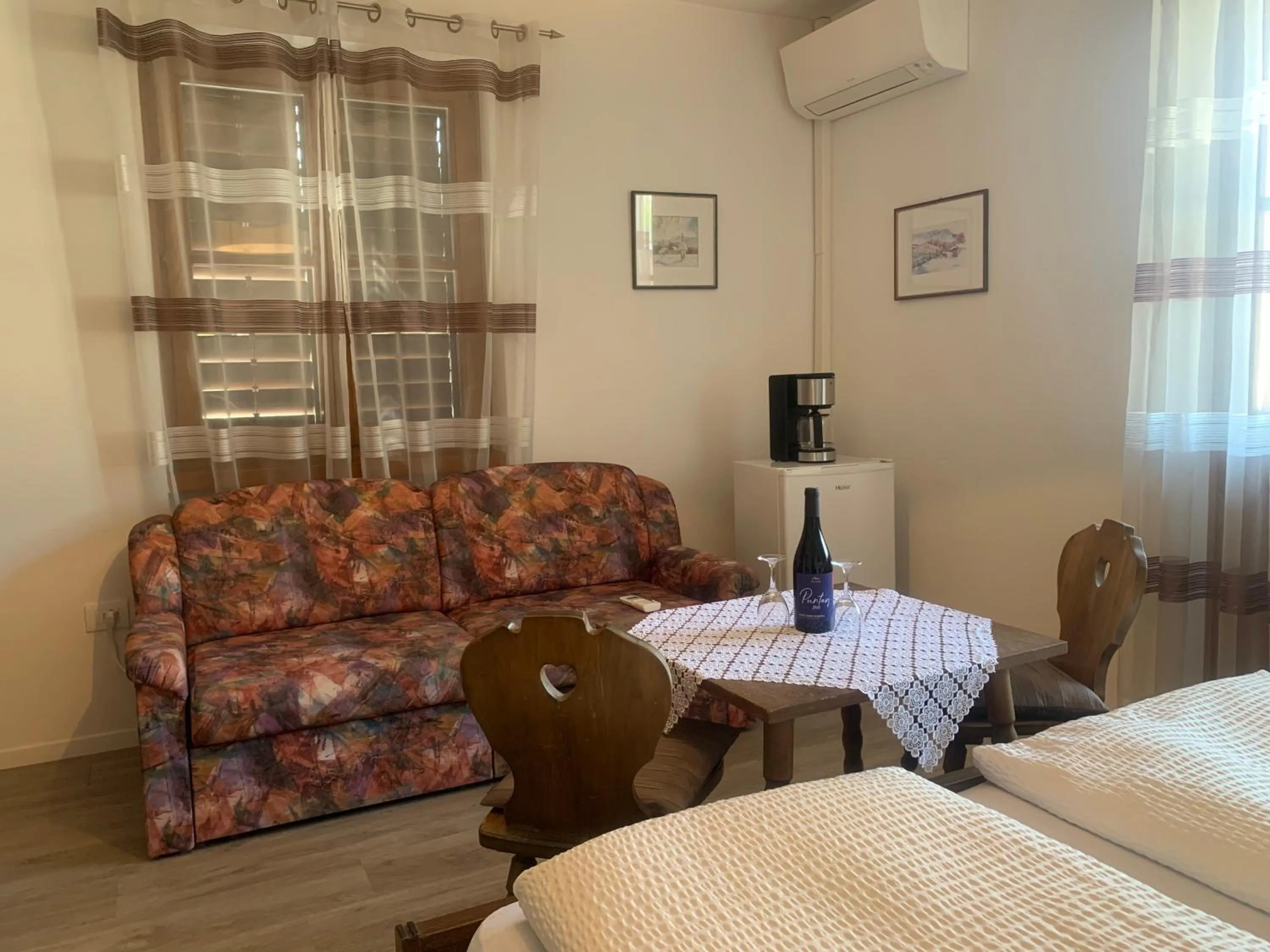 Photo of the whole room, Bed in Garni Guflhof