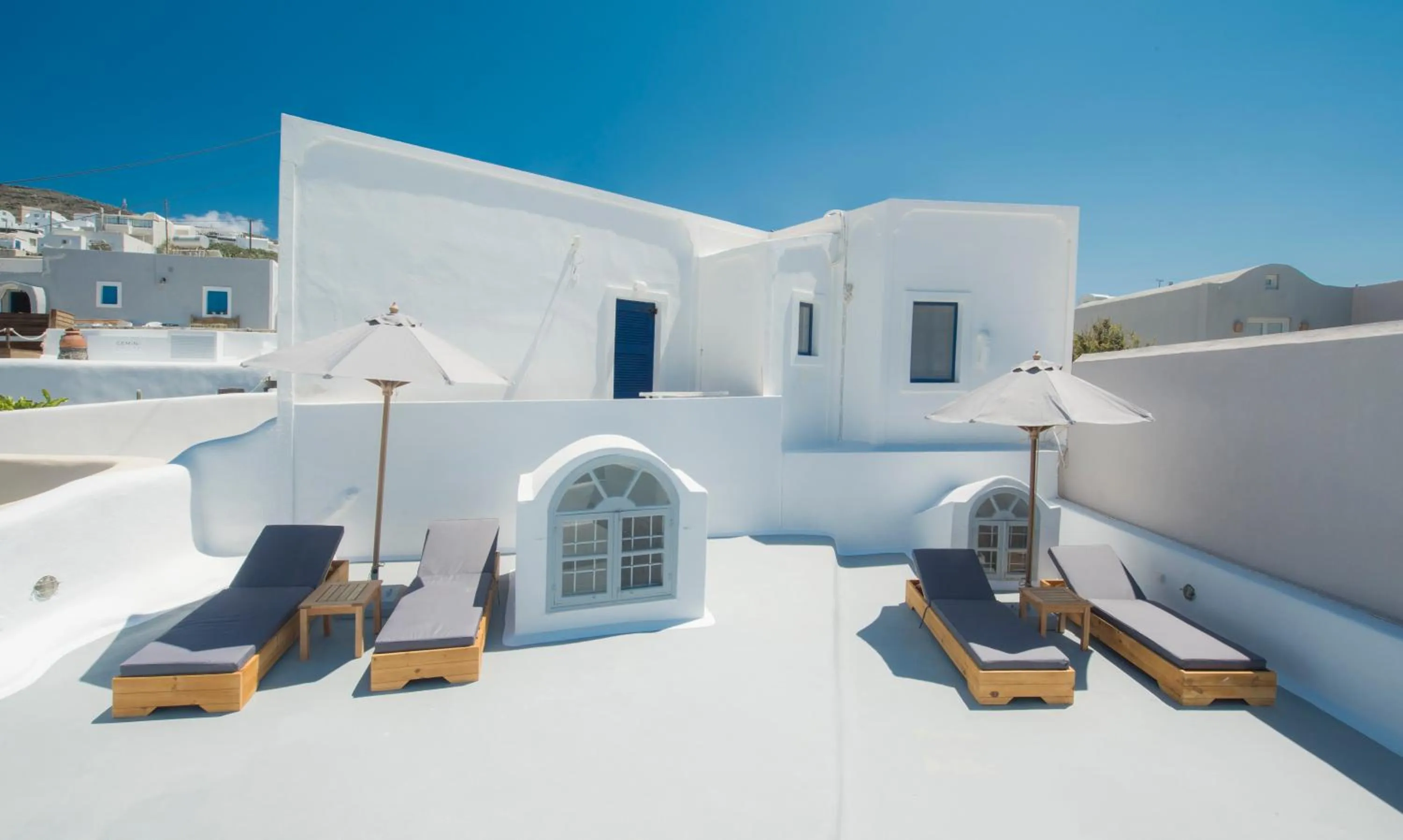 AQUA SERENITY LUXURY SUITES SANTORINI