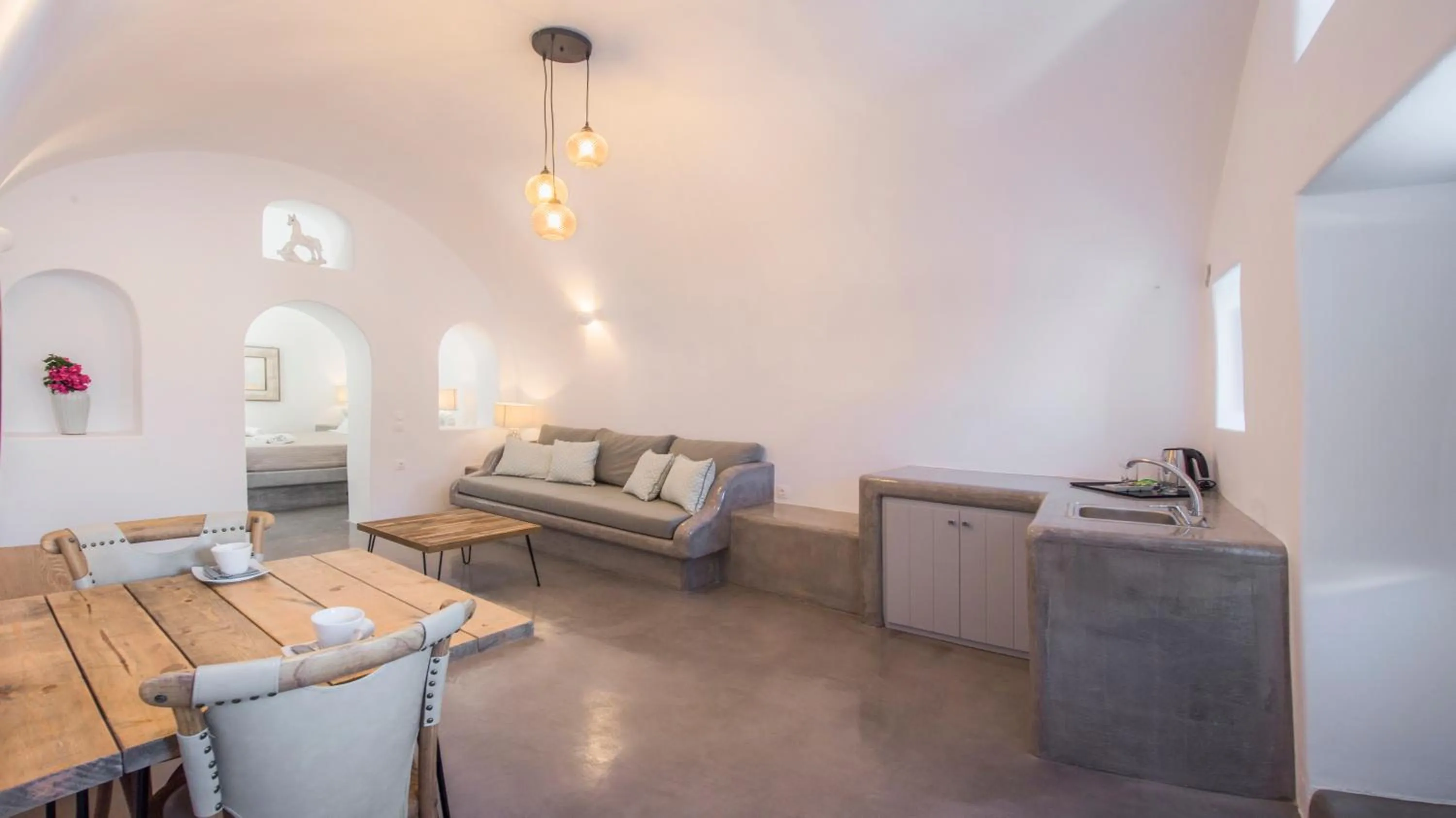 AQUA SERENITY LUXURY SUITES SANTORINI