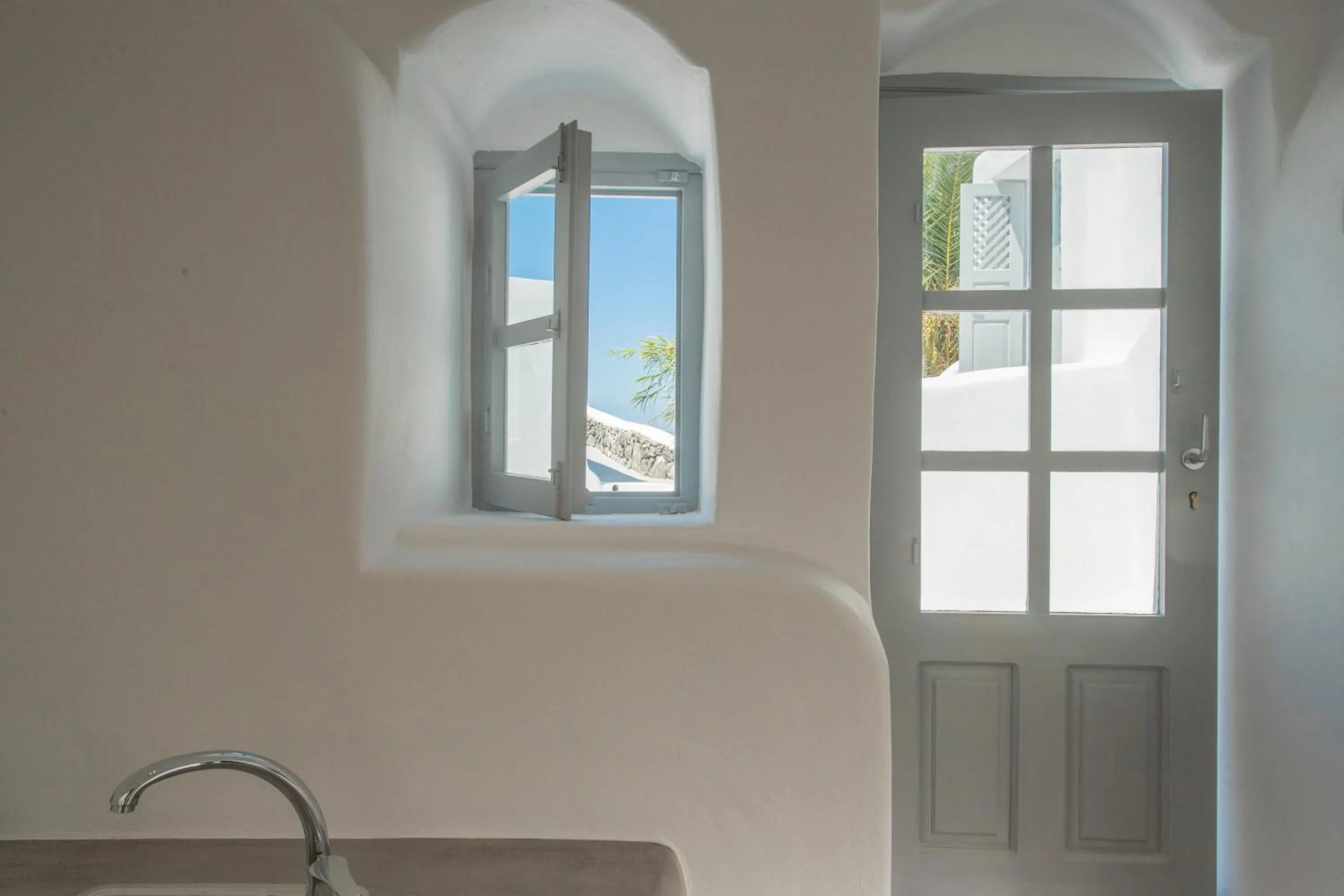 AQUA SERENITY LUXURY SUITES SANTORINI