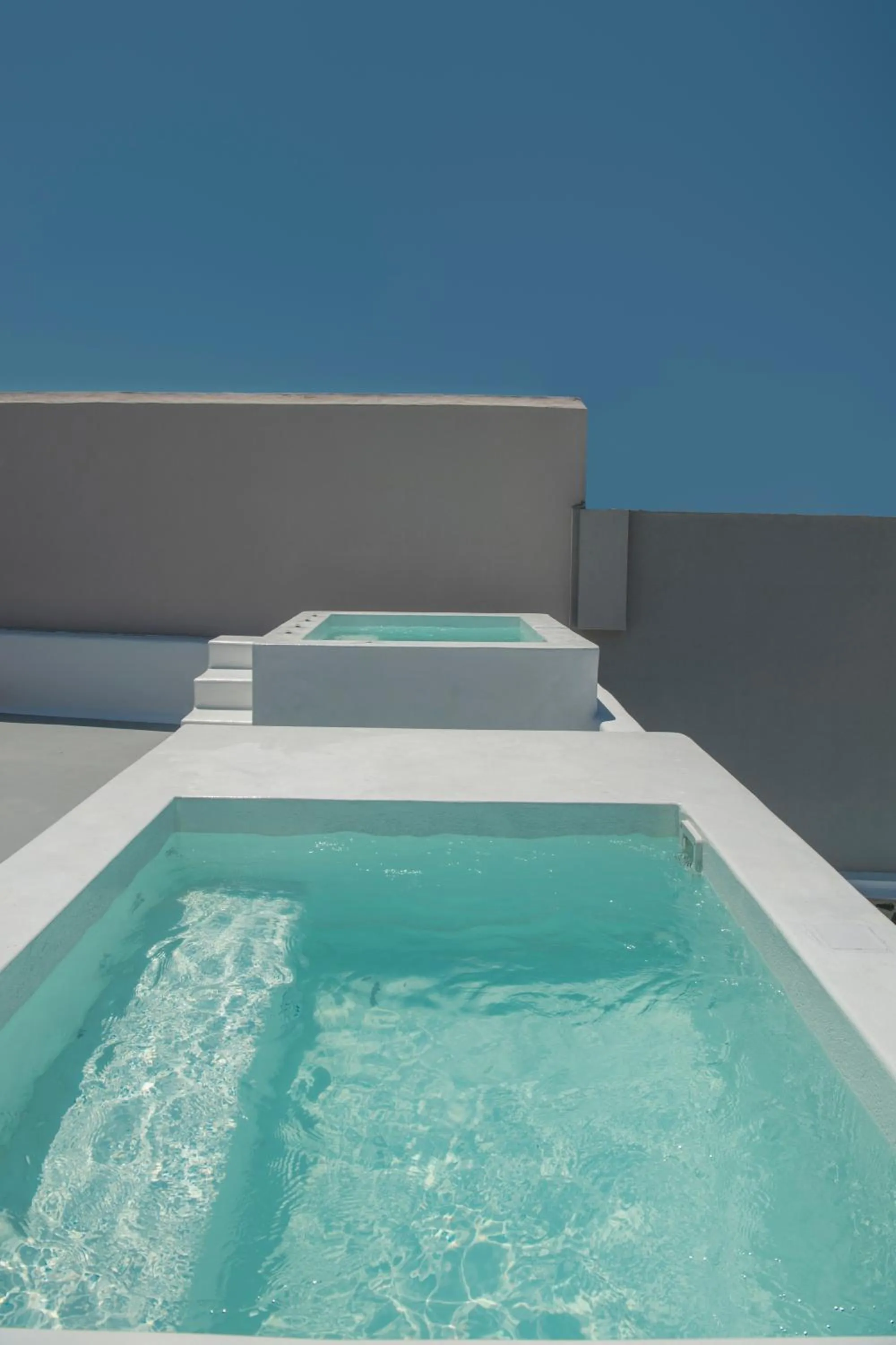Hot Tub in AQUA SERENITY LUXURY SUITES SANTORINI