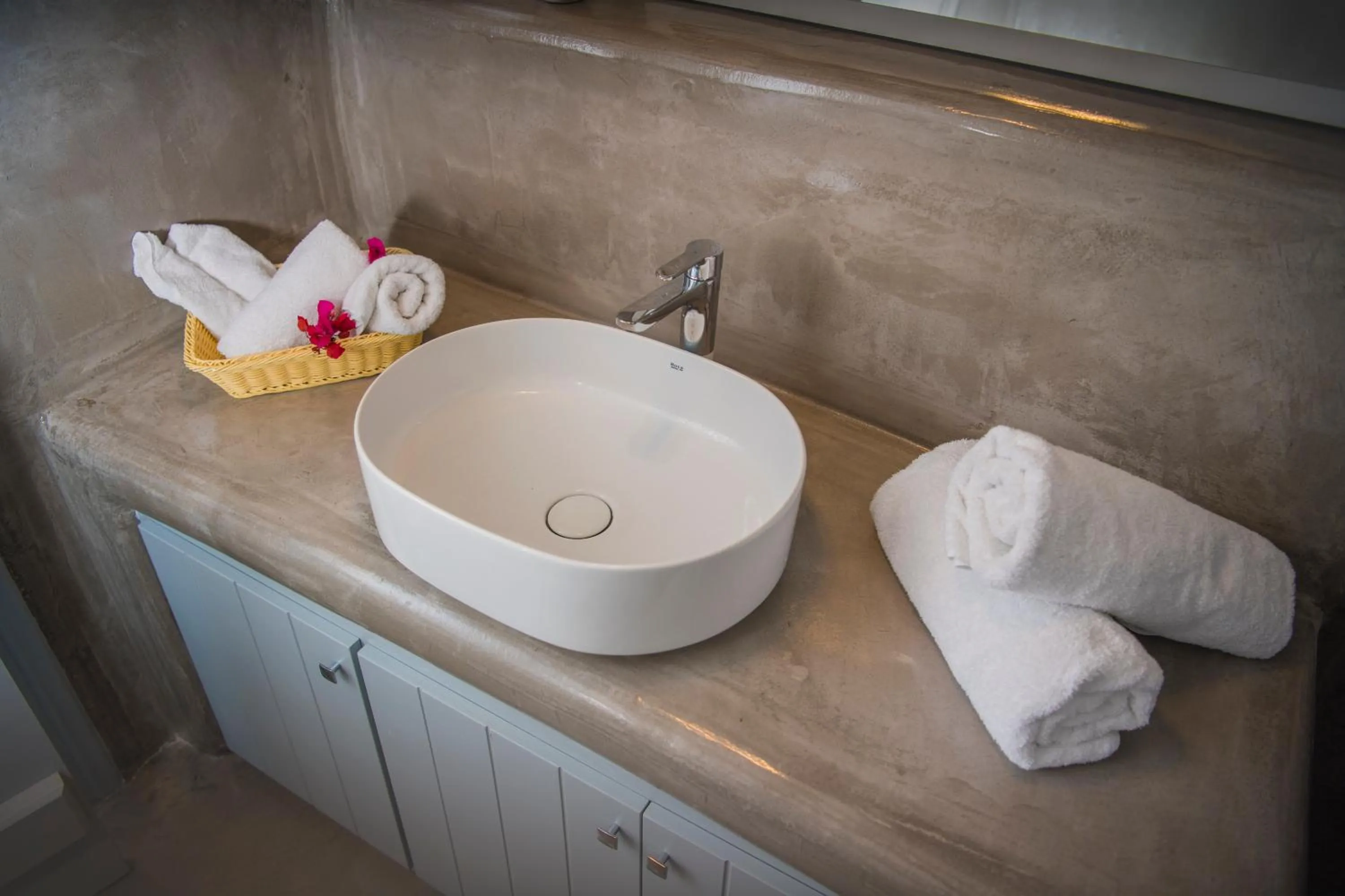 AQUA SERENITY LUXURY SUITES SANTORINI