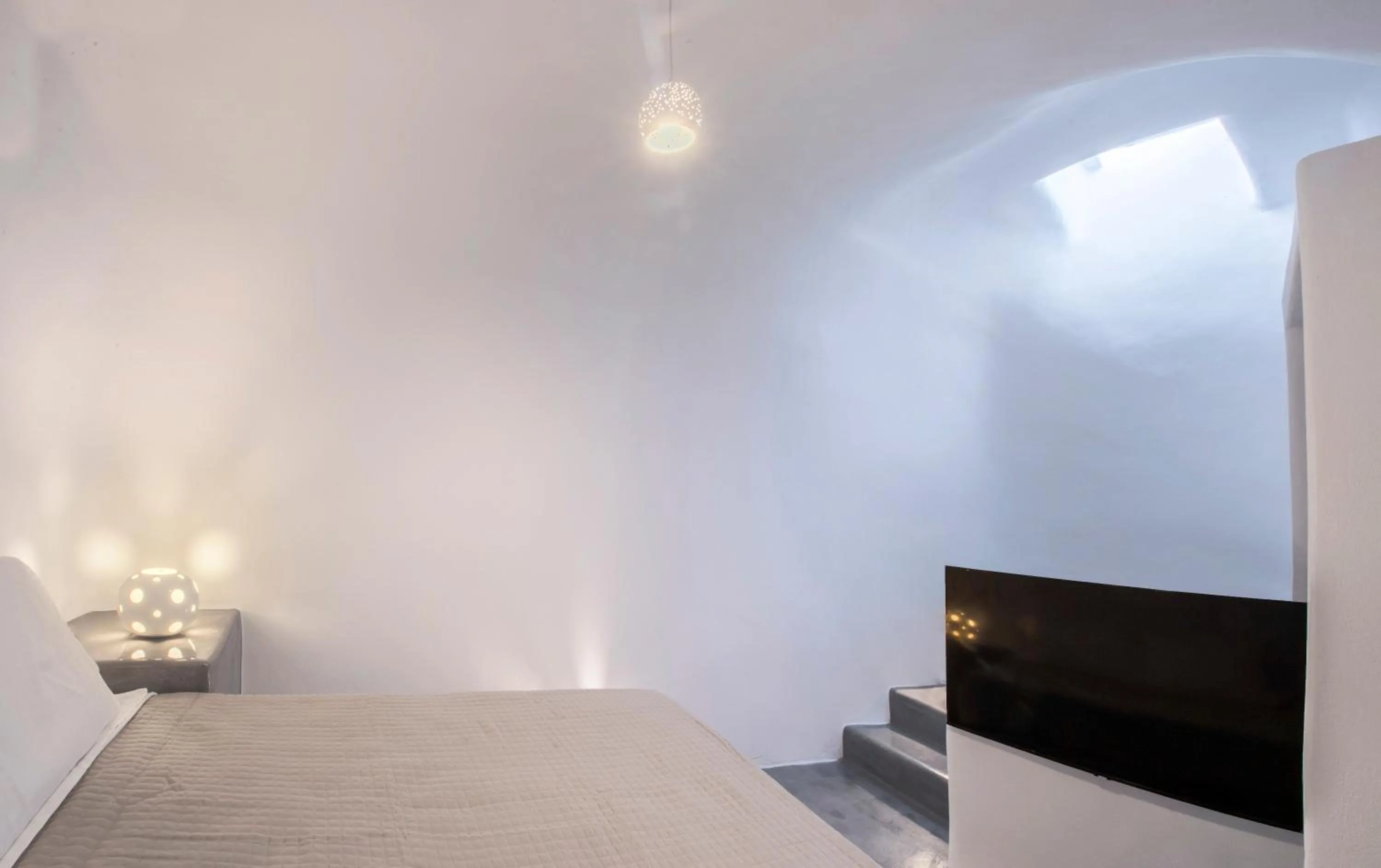 Bed in AQUA SERENITY LUXURY SUITES SANTORINI