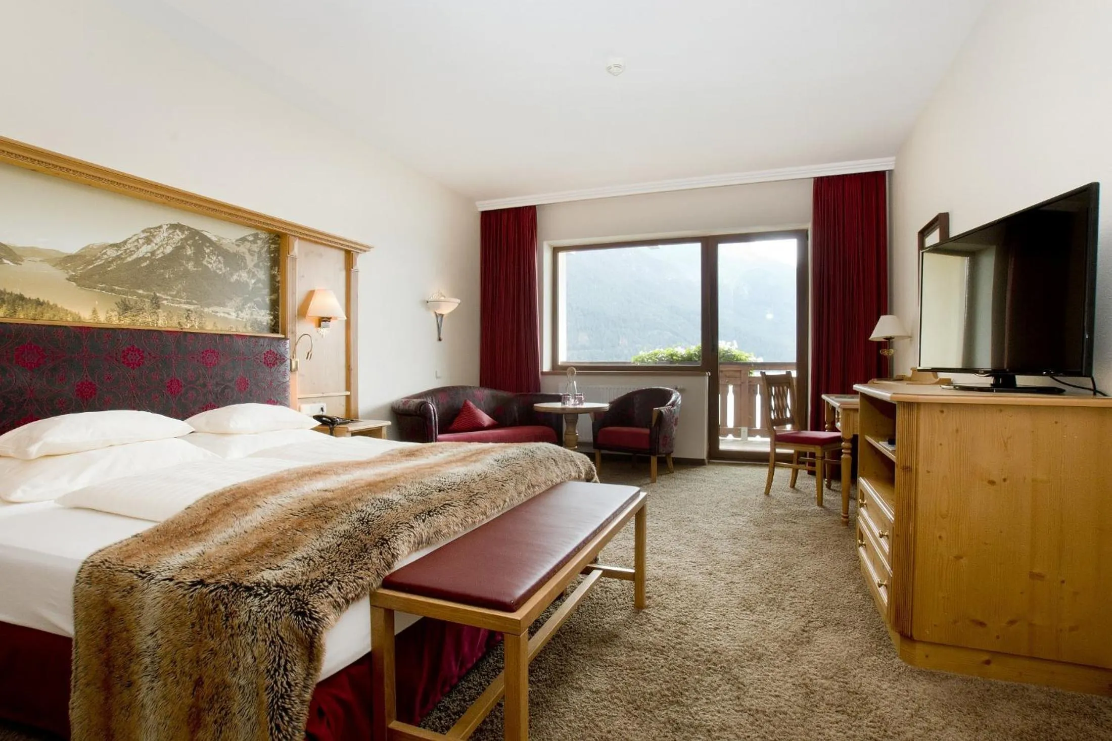 Communal lounge/ TV room, Bed in Hotel Post am See