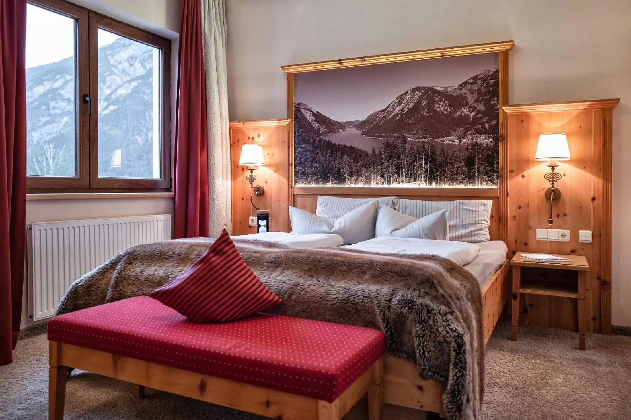 Bedroom, Bed in Hotel Post am See