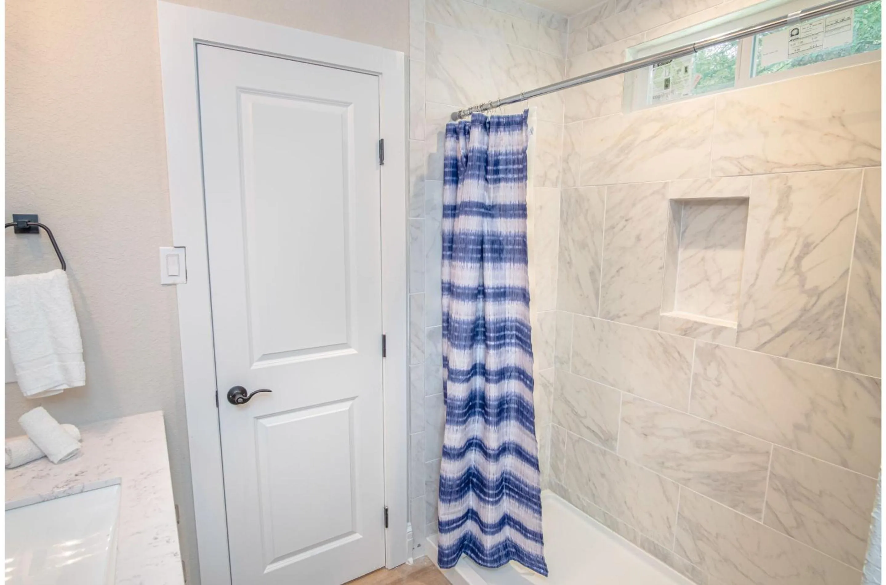 Bathroom in Brand New Remodeled 3BR2BA House Near Downtown