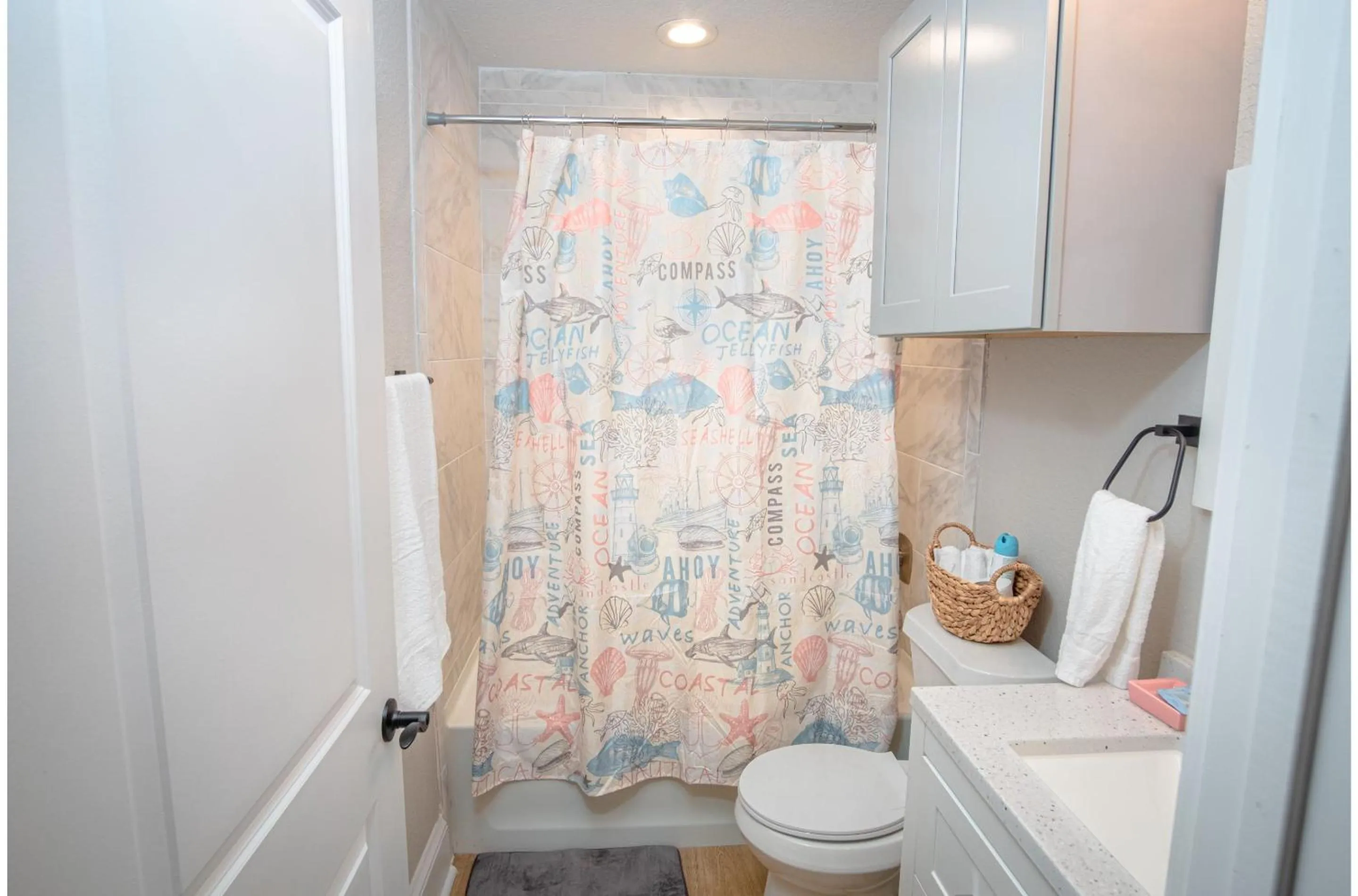 Bathroom in Brand New Remodeled 3BR2BA House Near Downtown