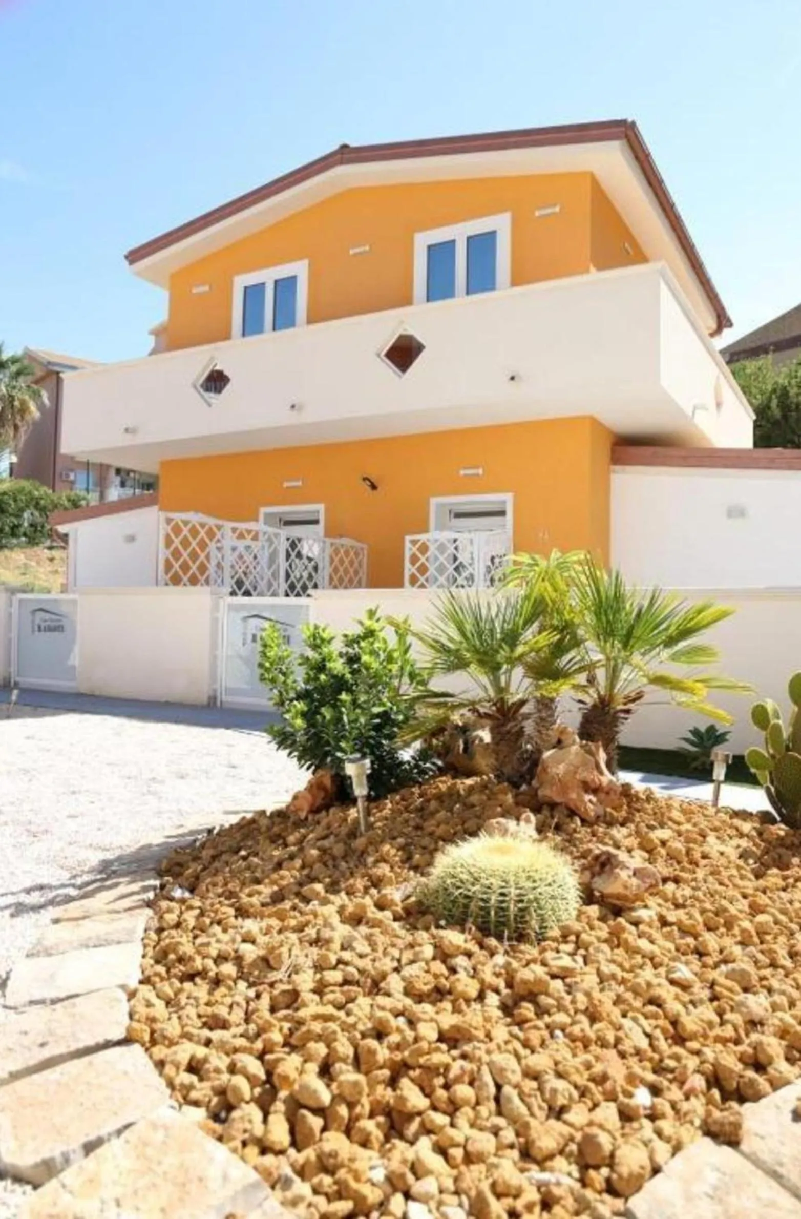 Property building in Casa Vacanze IL GIGANTE Comfort a Due Passi dalla Valle dei Templi