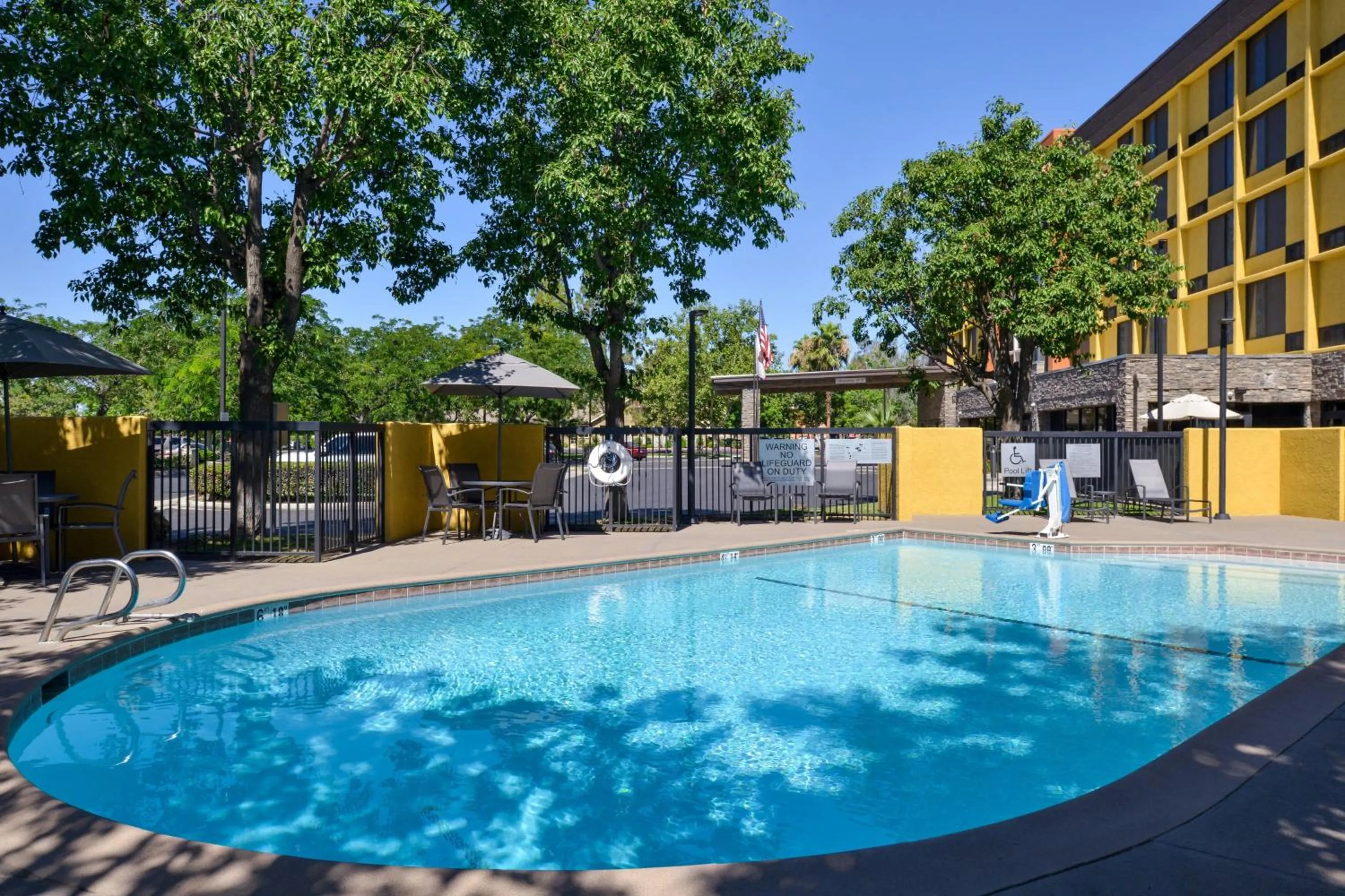 Swimming pool in Fairfield Inn and Suites by Marriott Bakersfield Central