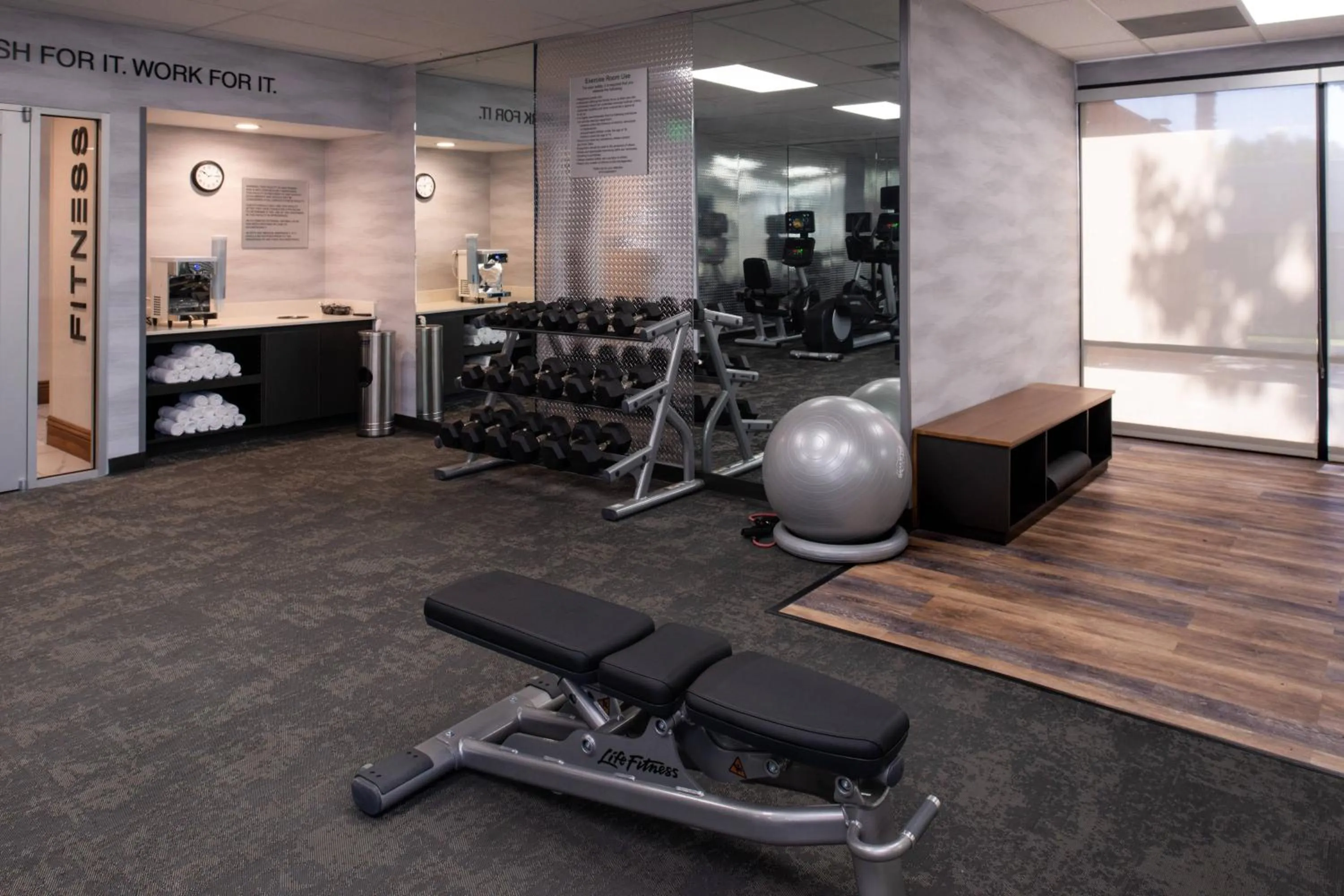 Fitness centre/facilities in Fairfield Inn and Suites by Marriott Bakersfield Central