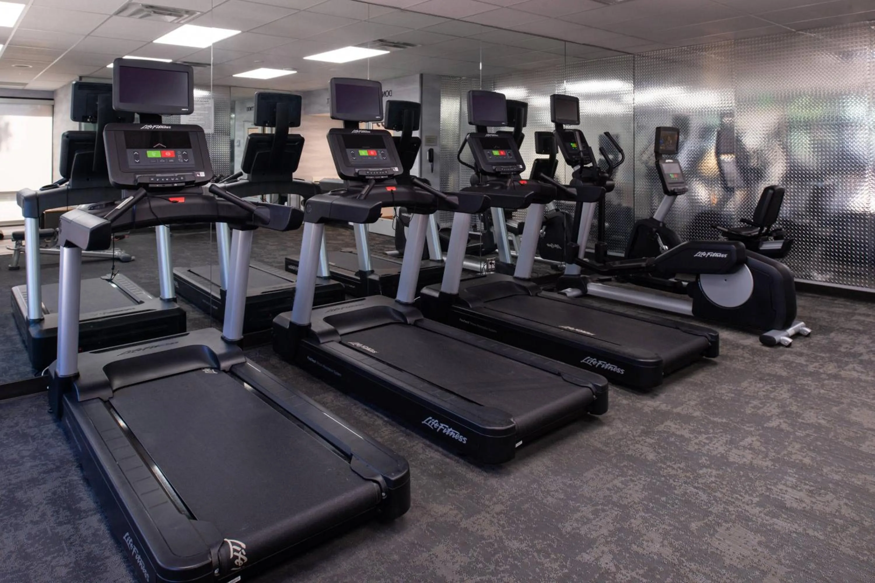 Fitness centre/facilities in Fairfield Inn and Suites by Marriott Bakersfield Central