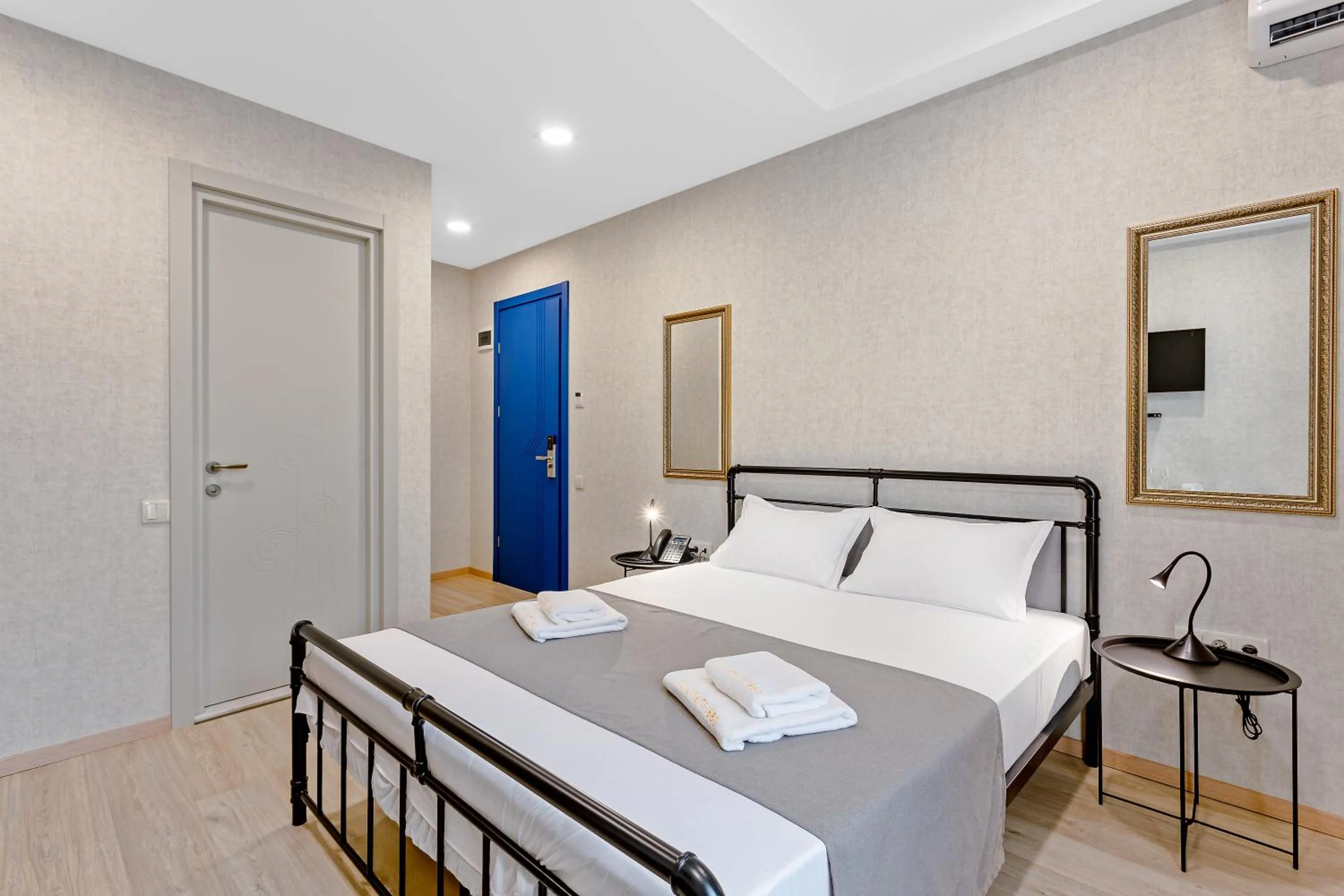 Bedroom, Bed in Monument1880