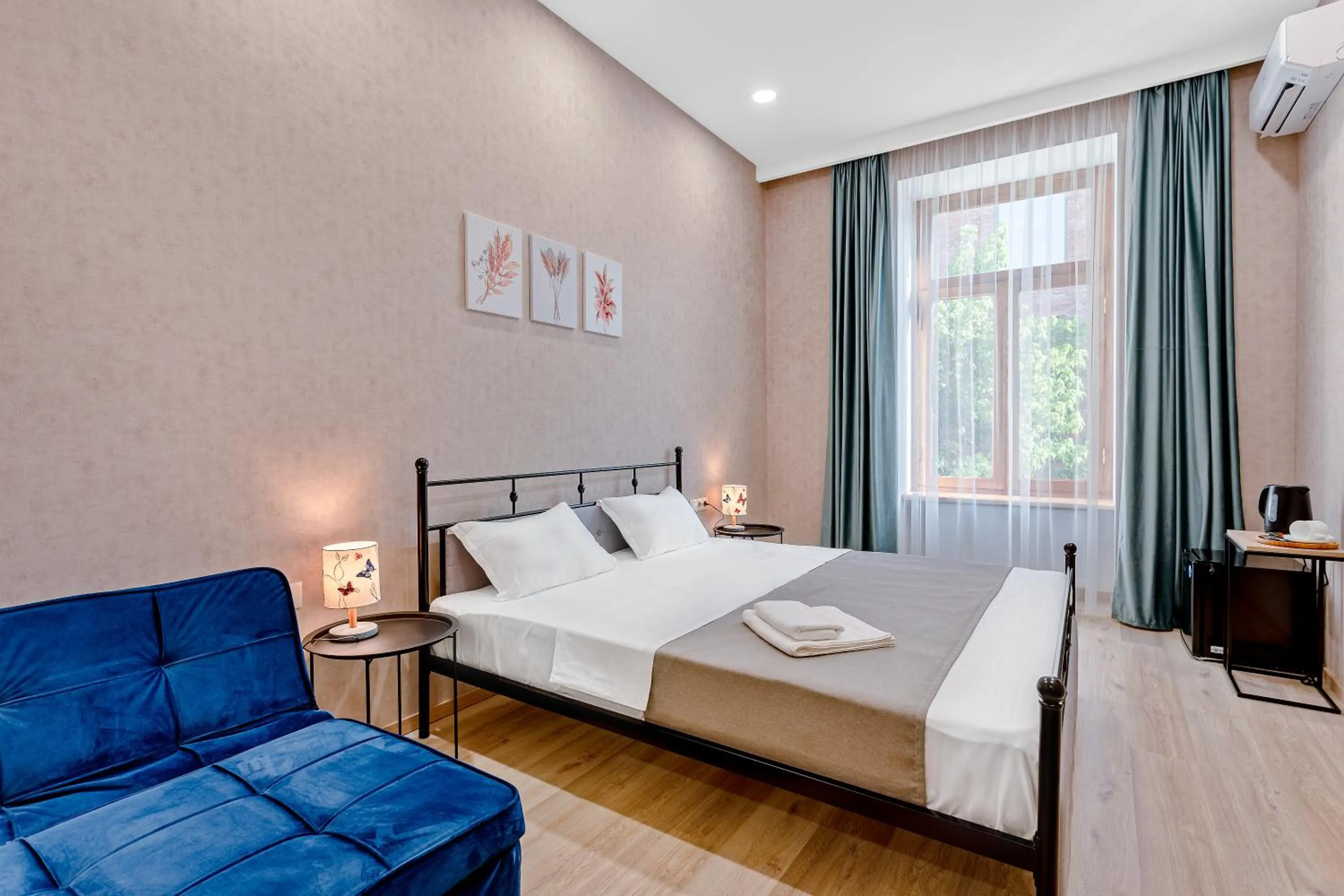 Bedroom, Bed in Monument1880