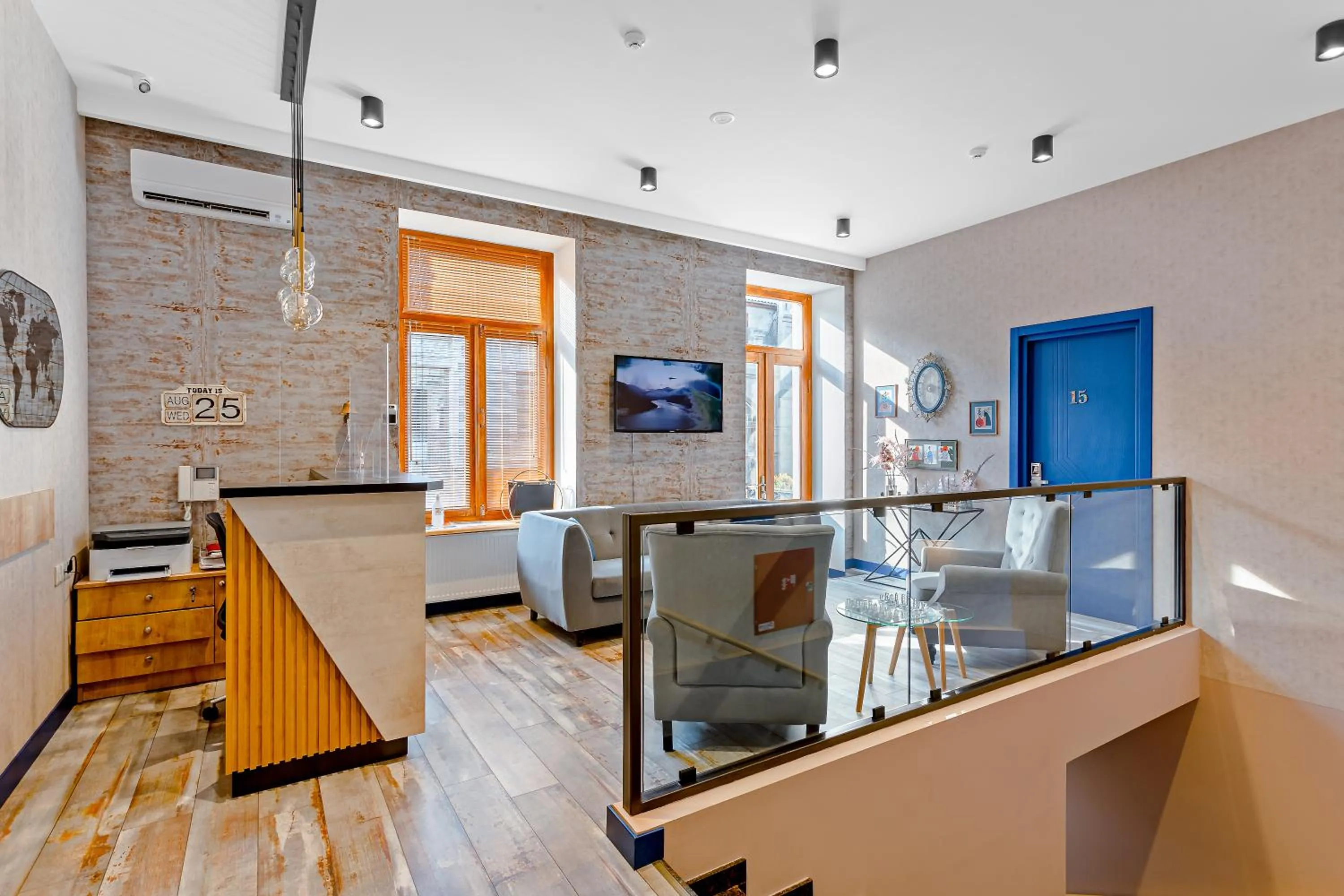 Seating area in Monument1880