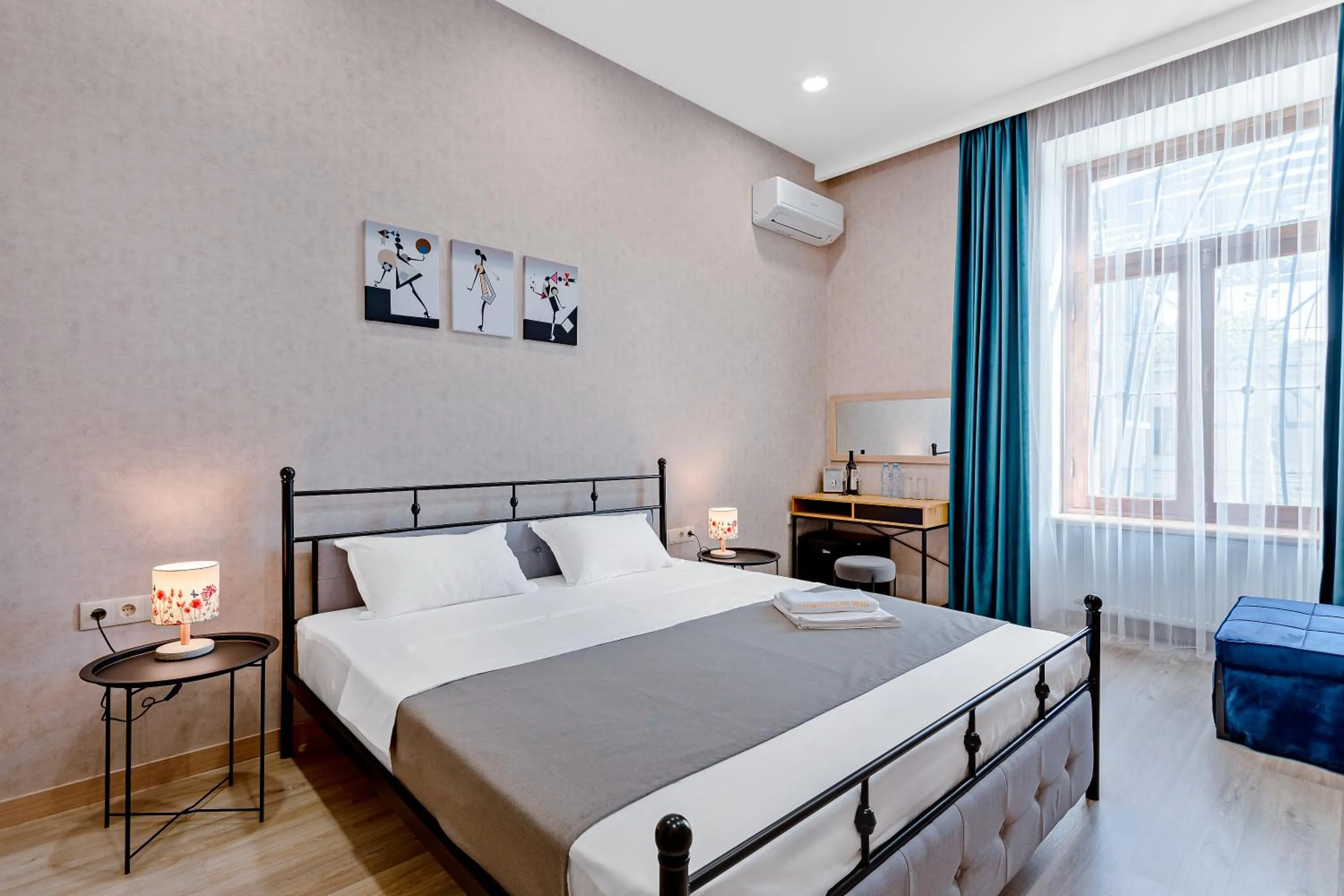 Bedroom, Bed in Monument1880